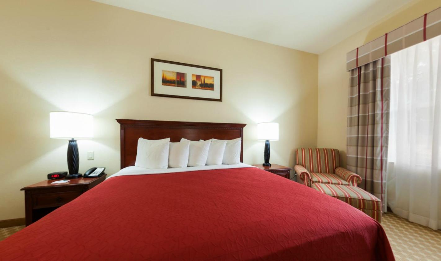King Room - Non-Smoking - Photo 3