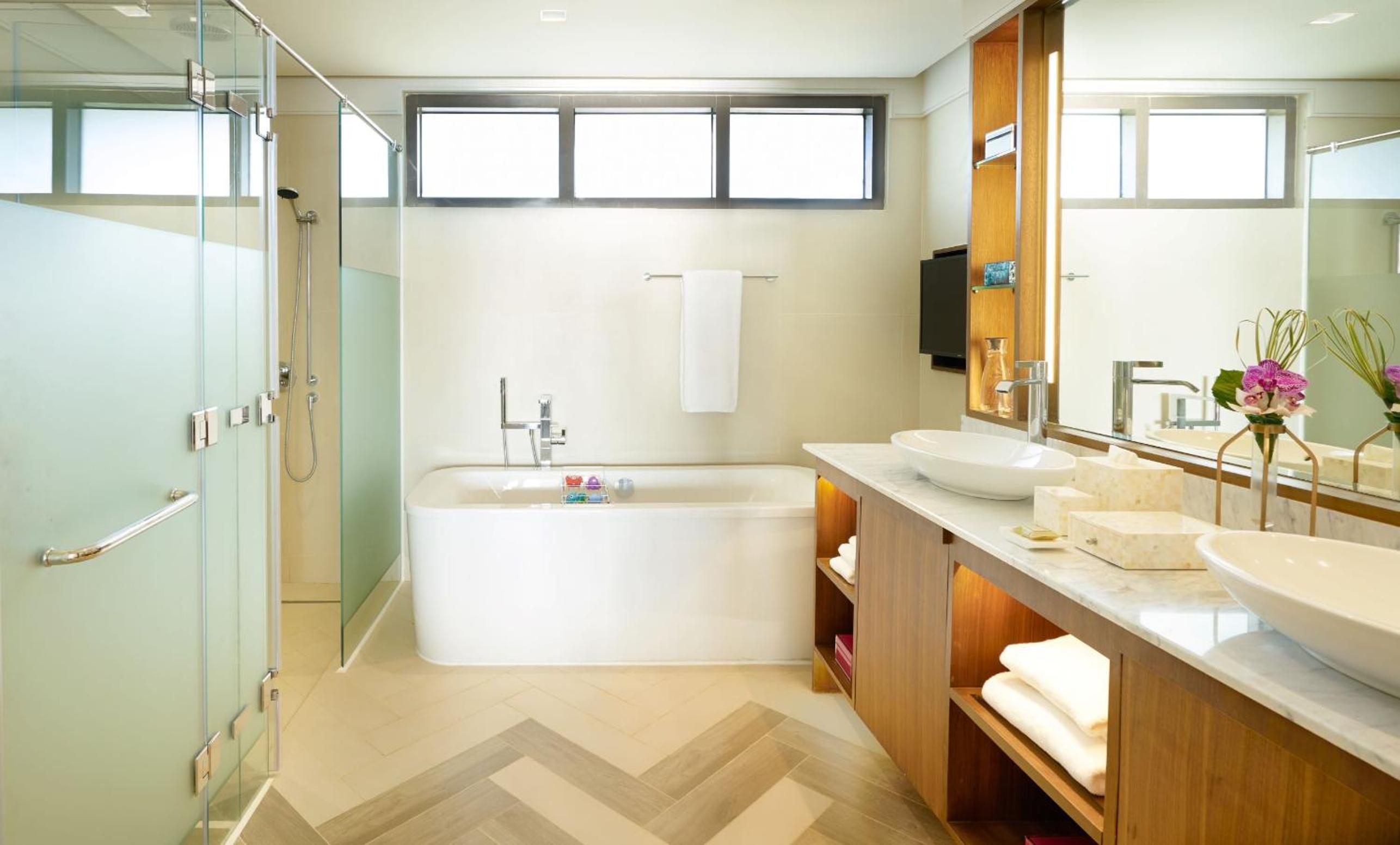 Signature One-Bedroom Suite with Free Roundtrip Caticlan Airport Transfers - Photo 3