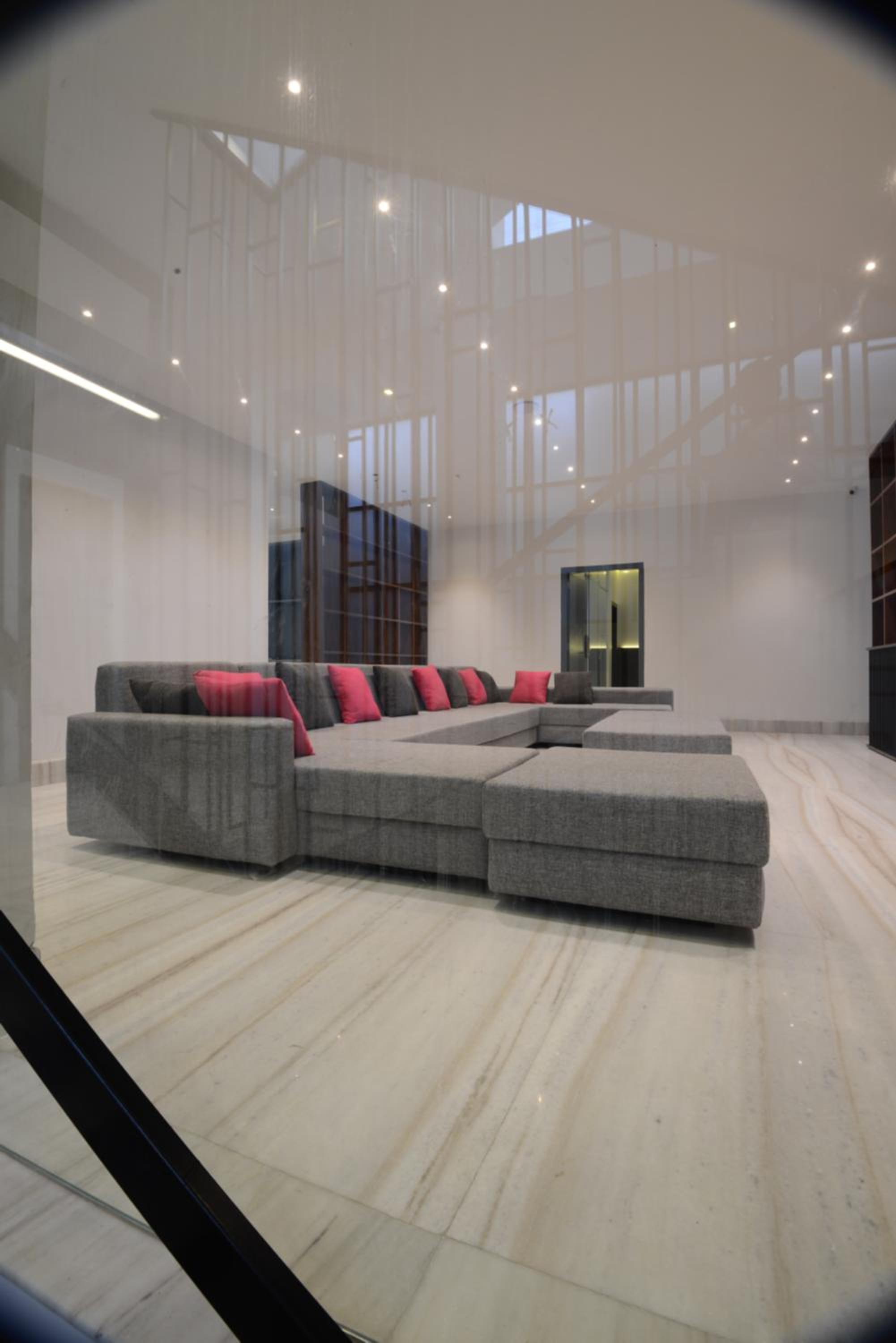 King Room with Balcony - Photo 11