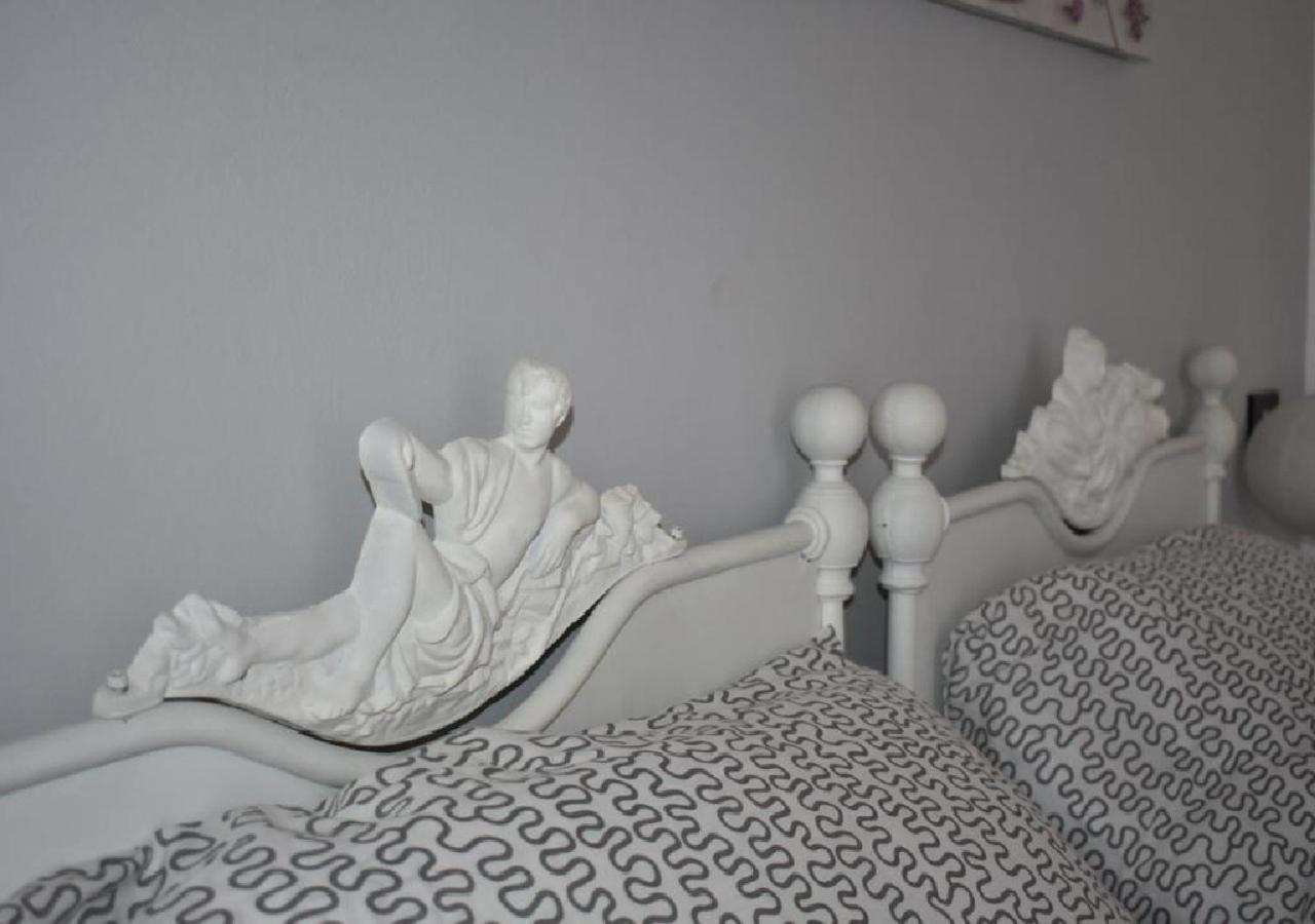 Deluxe Double Room with Balcony - Photo 9