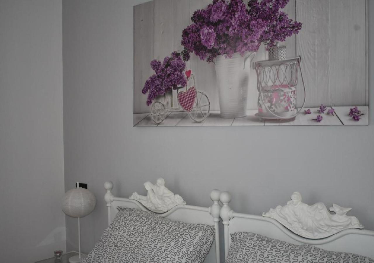 Deluxe Double Room with Balcony - Photo 12