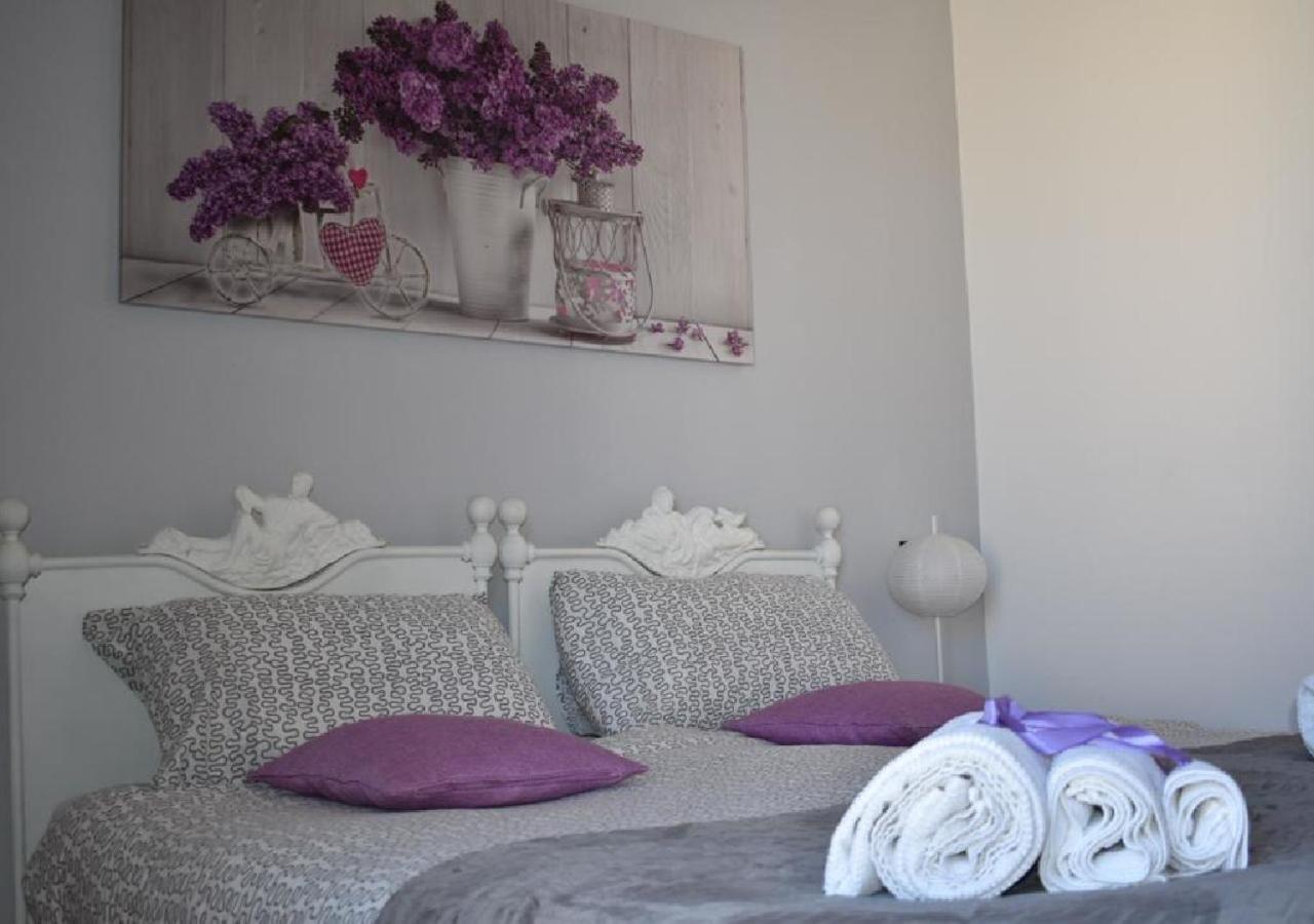 Deluxe Double Room with Balcony - Photo 14