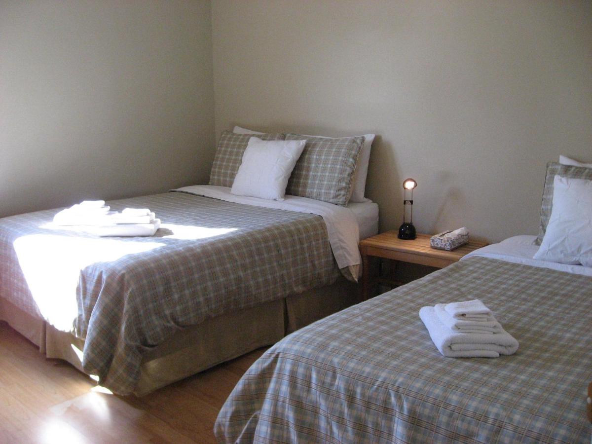 Room with One Double and One Single Bed photo 2