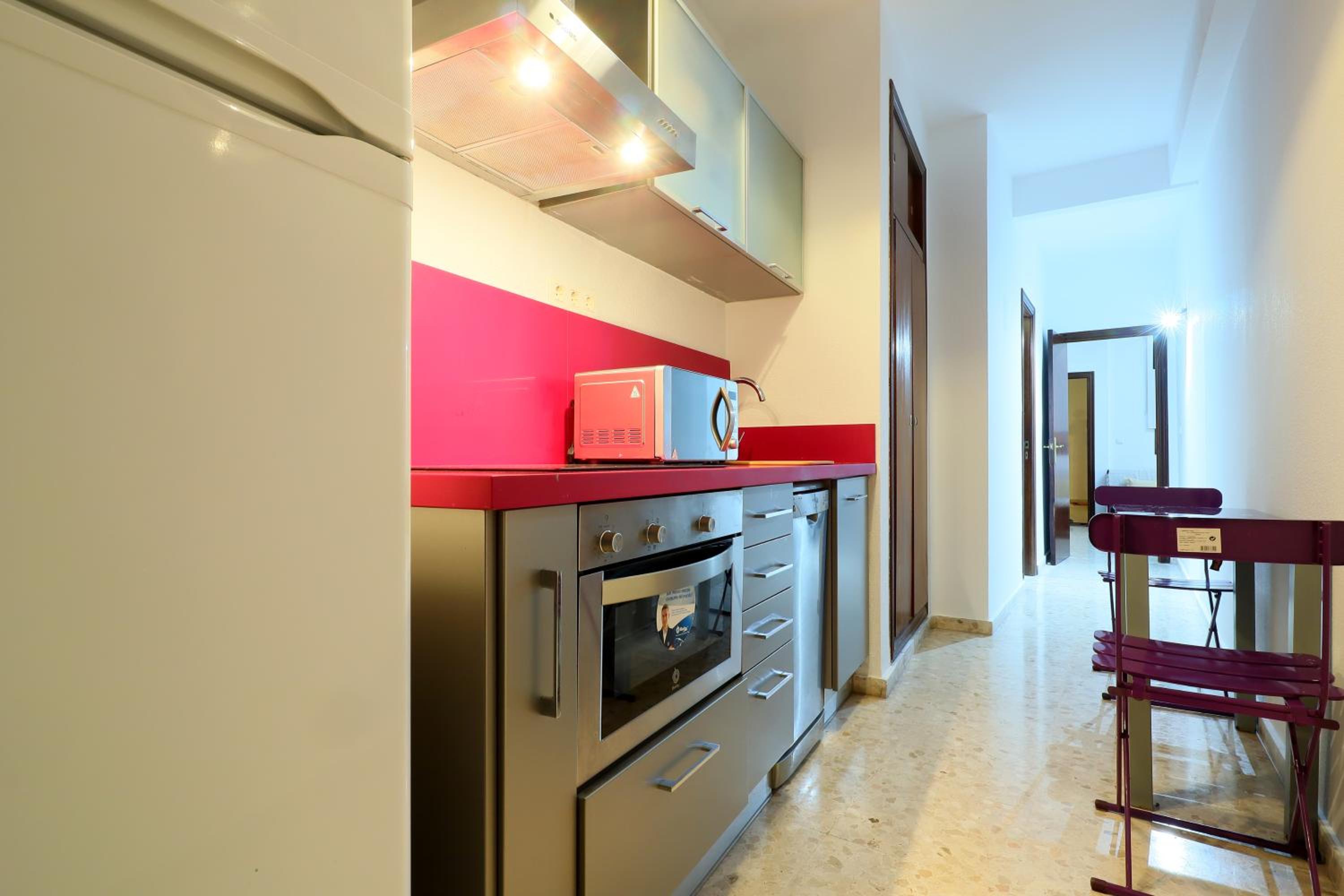 One-Bedroom Apartment - Photo 7
