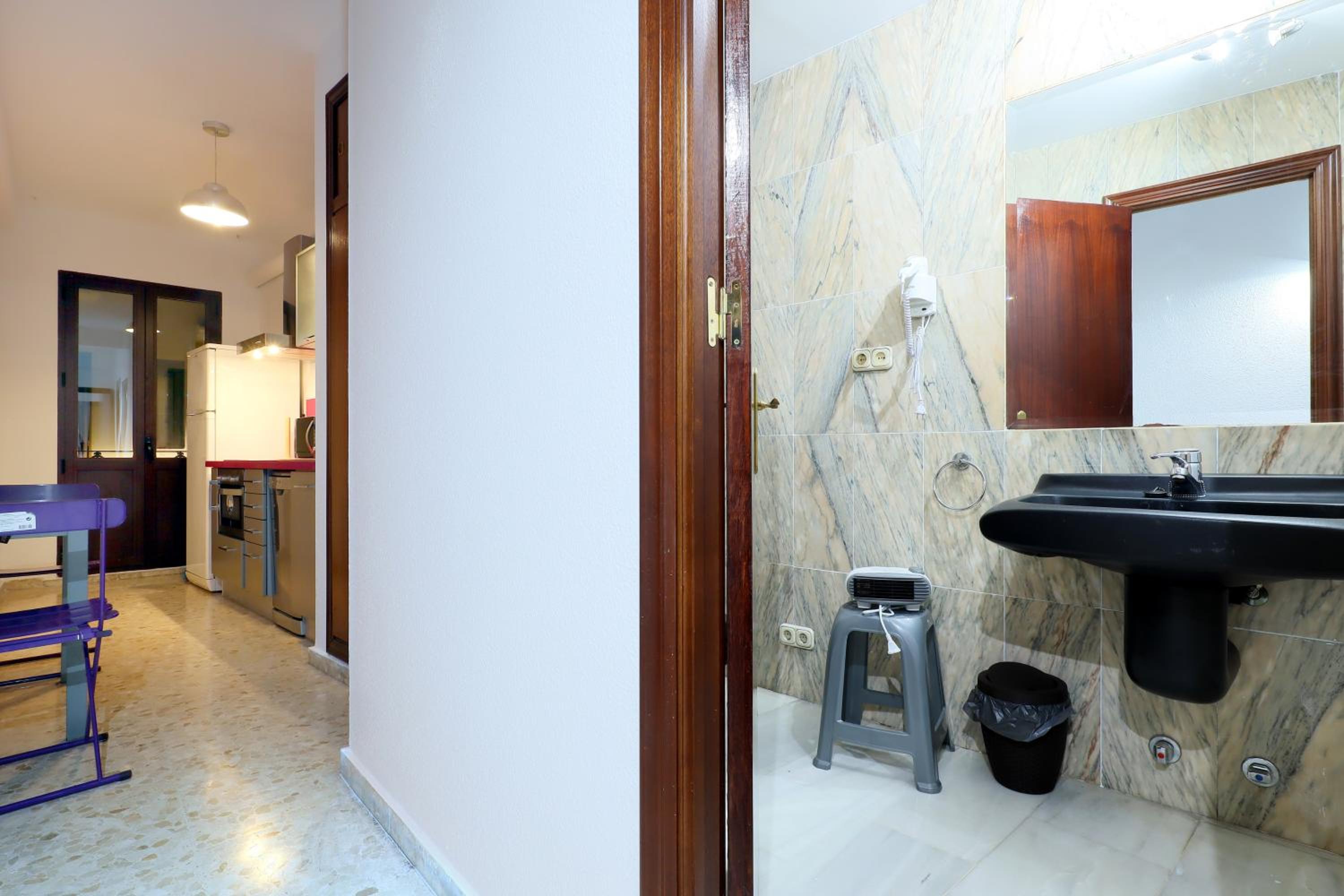 One-Bedroom Apartment - Photo 4