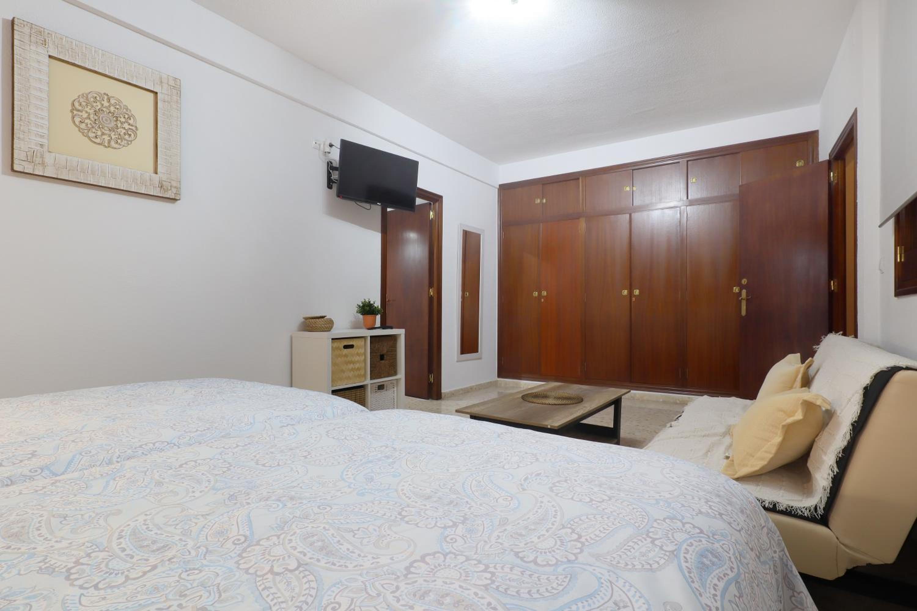 One-Bedroom Apartment - Photo 2