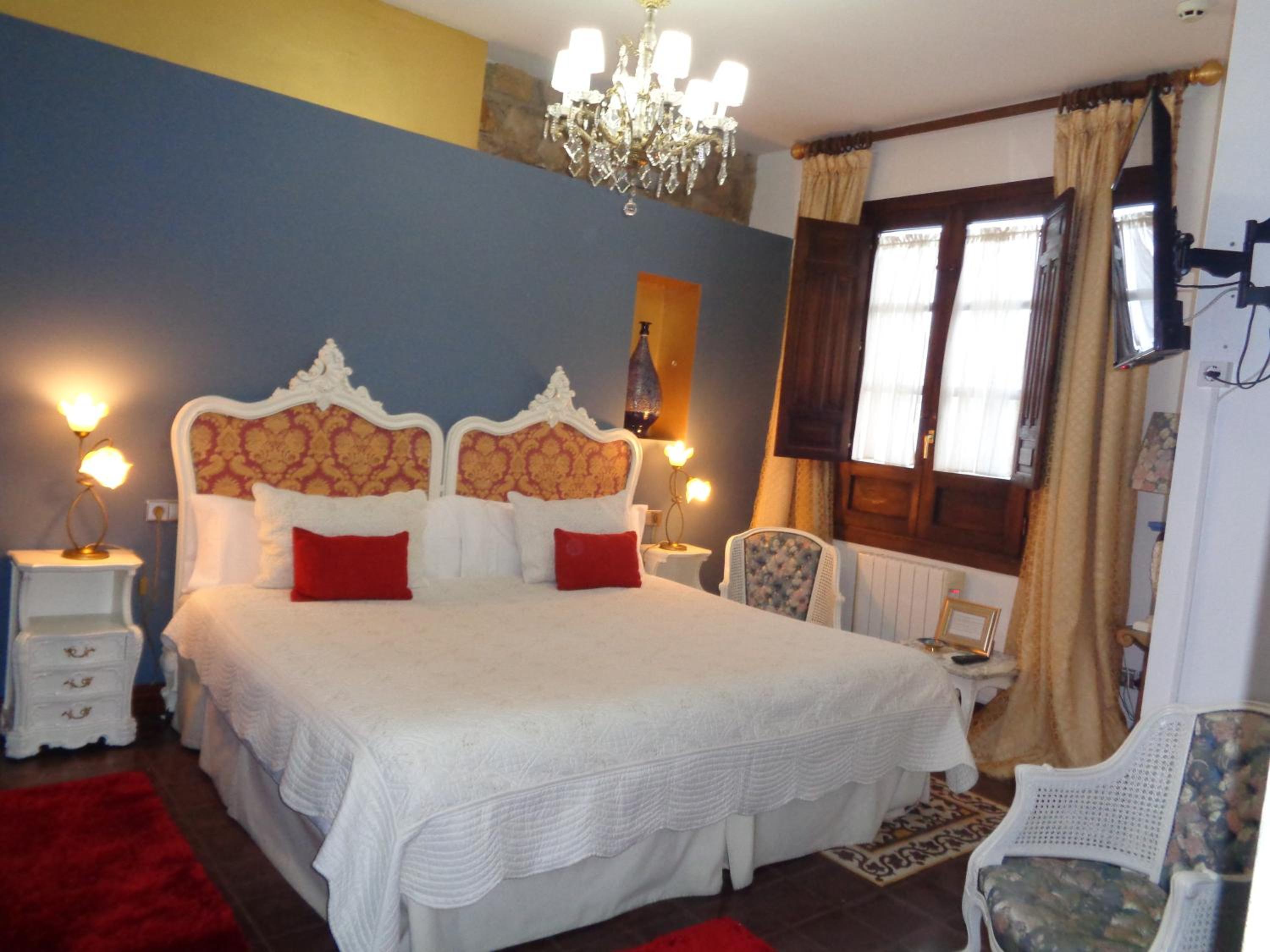 Charm Double Room - Photo 18