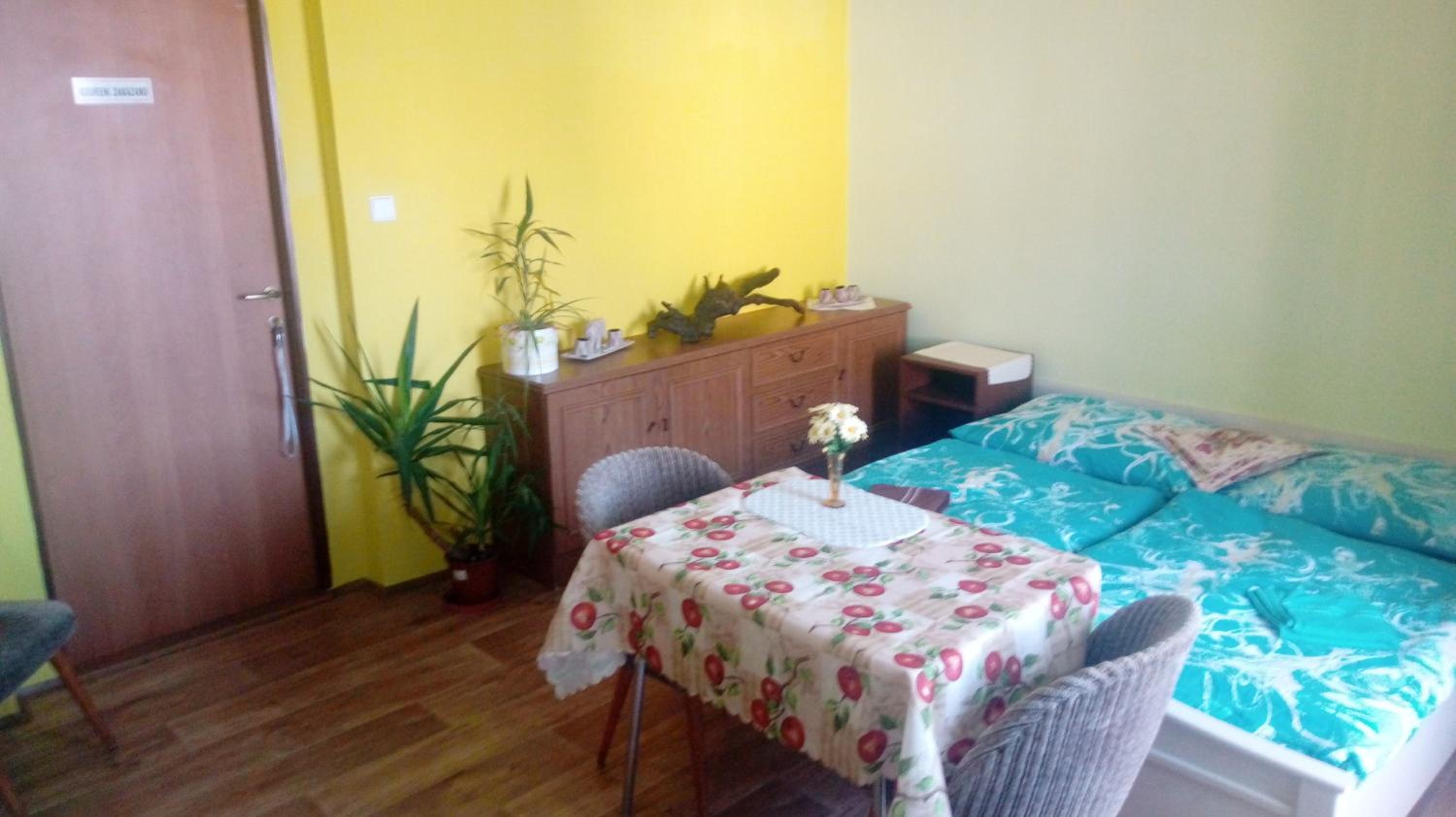 Quadruple Room with Bathroom - Photo 2