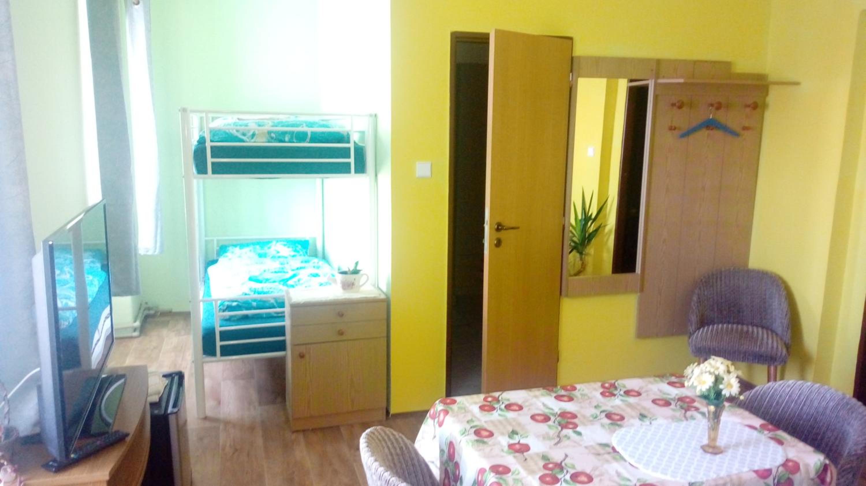 Quadruple Room with Bathroom - Photo 3
