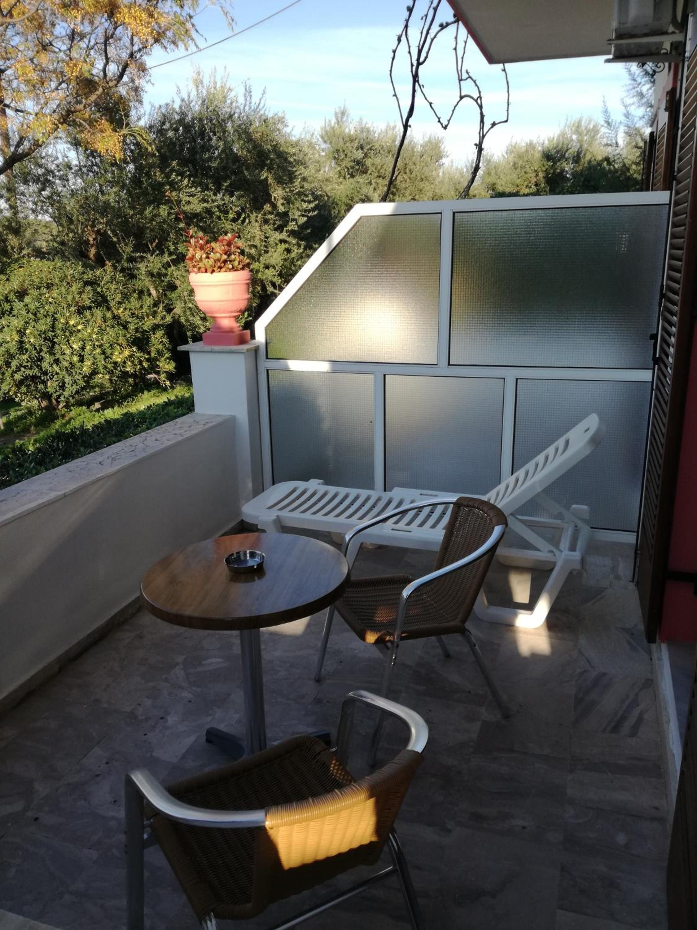 Studio Apartment - Photo 3