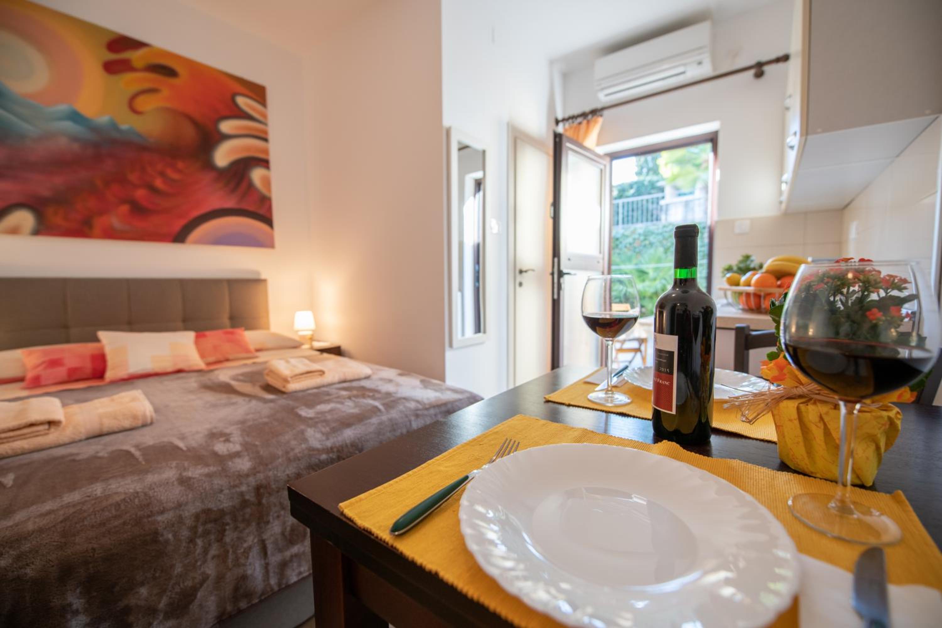Studio Apartment photo 1