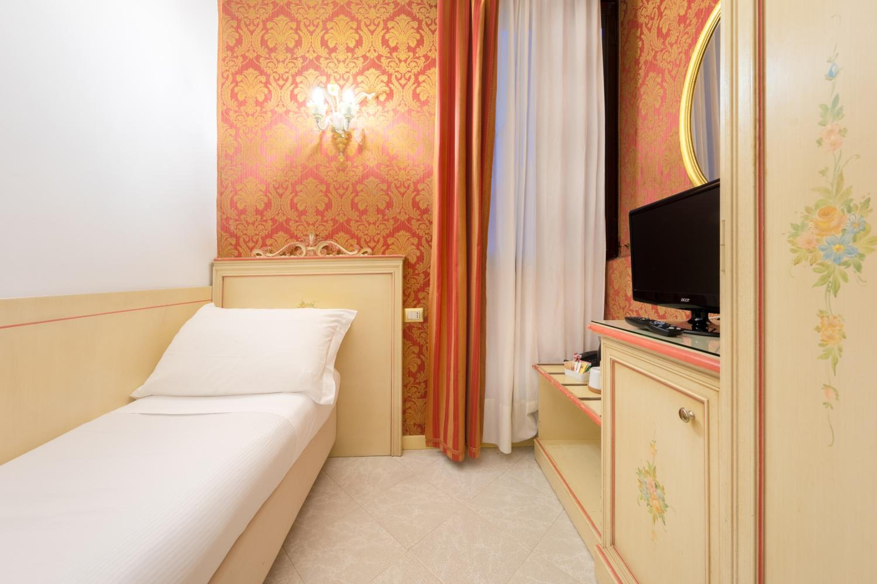 Single Room photo 1