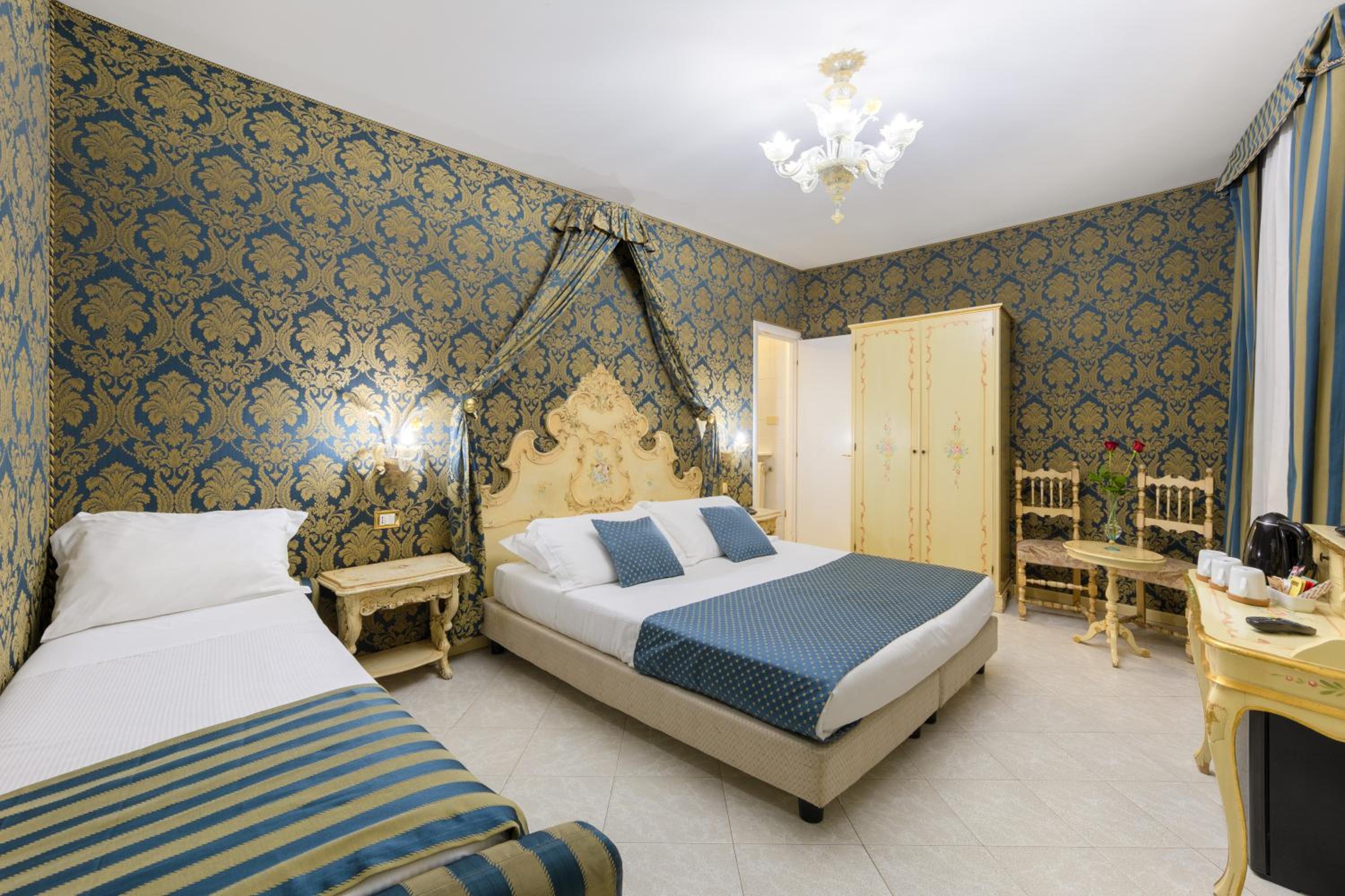 Deluxe Double or Twin Room photo 2