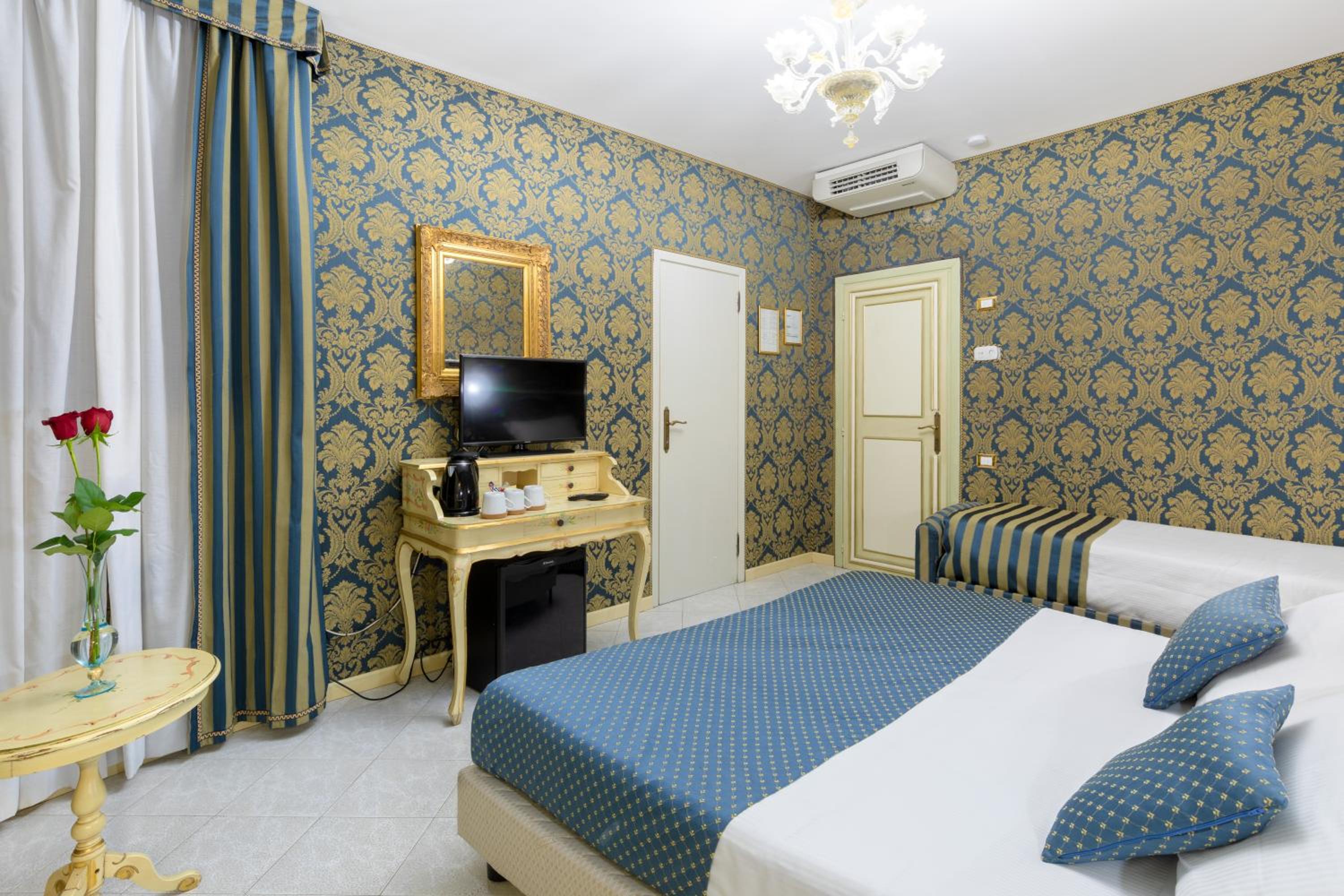 Deluxe Double or Twin Room photo 3