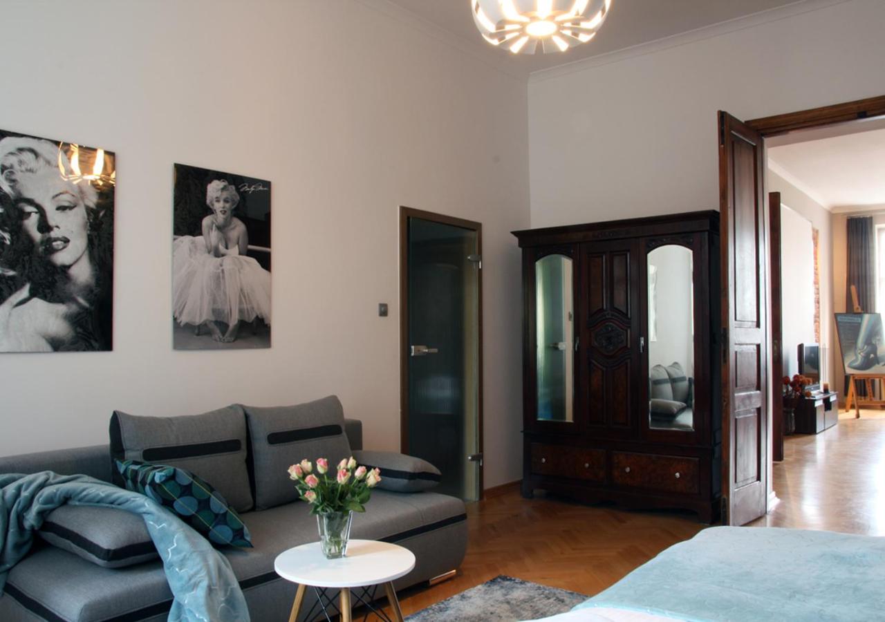 Two-Bedroom Apartment - Photo 12