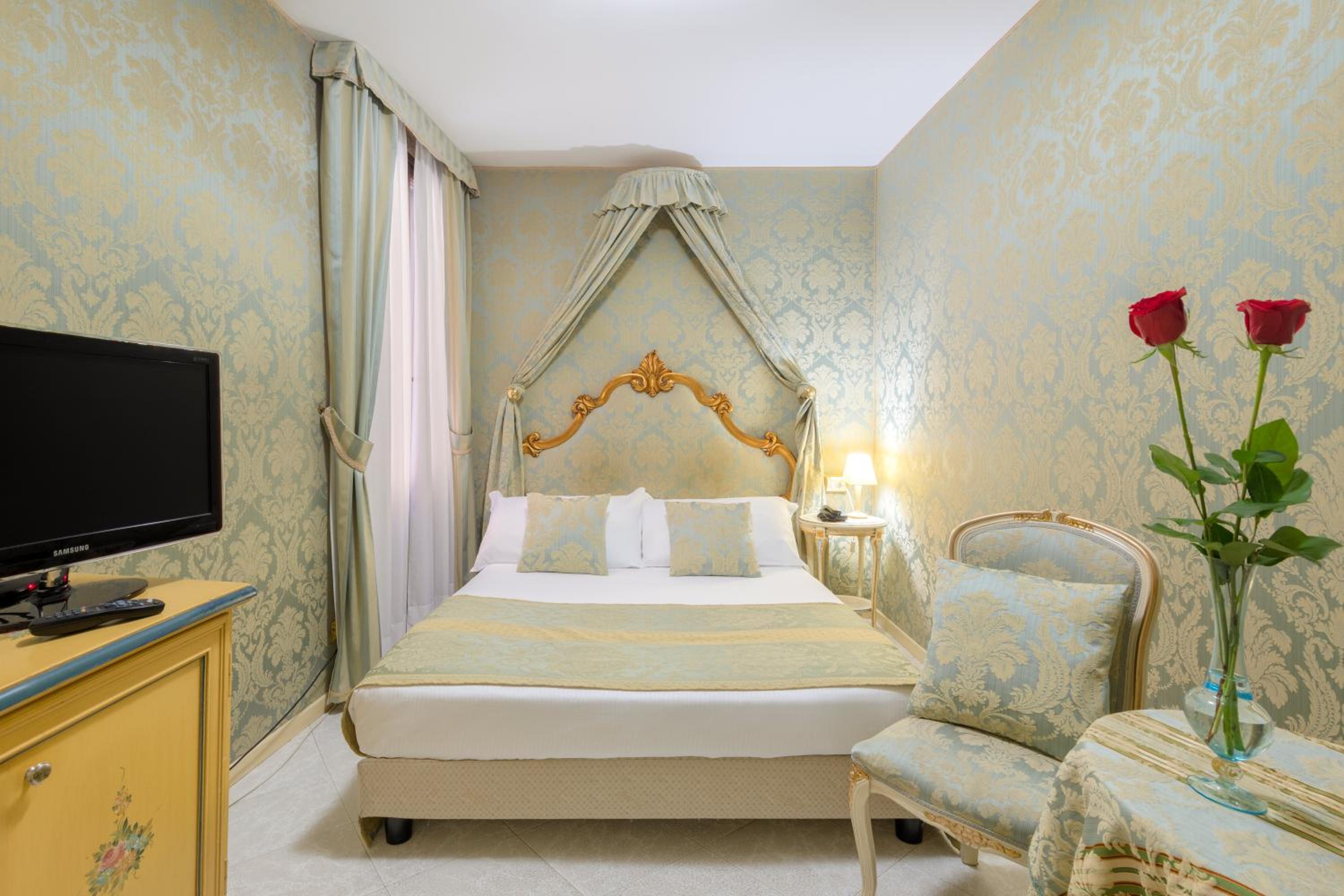 Standard Double or Twin Room photo 2