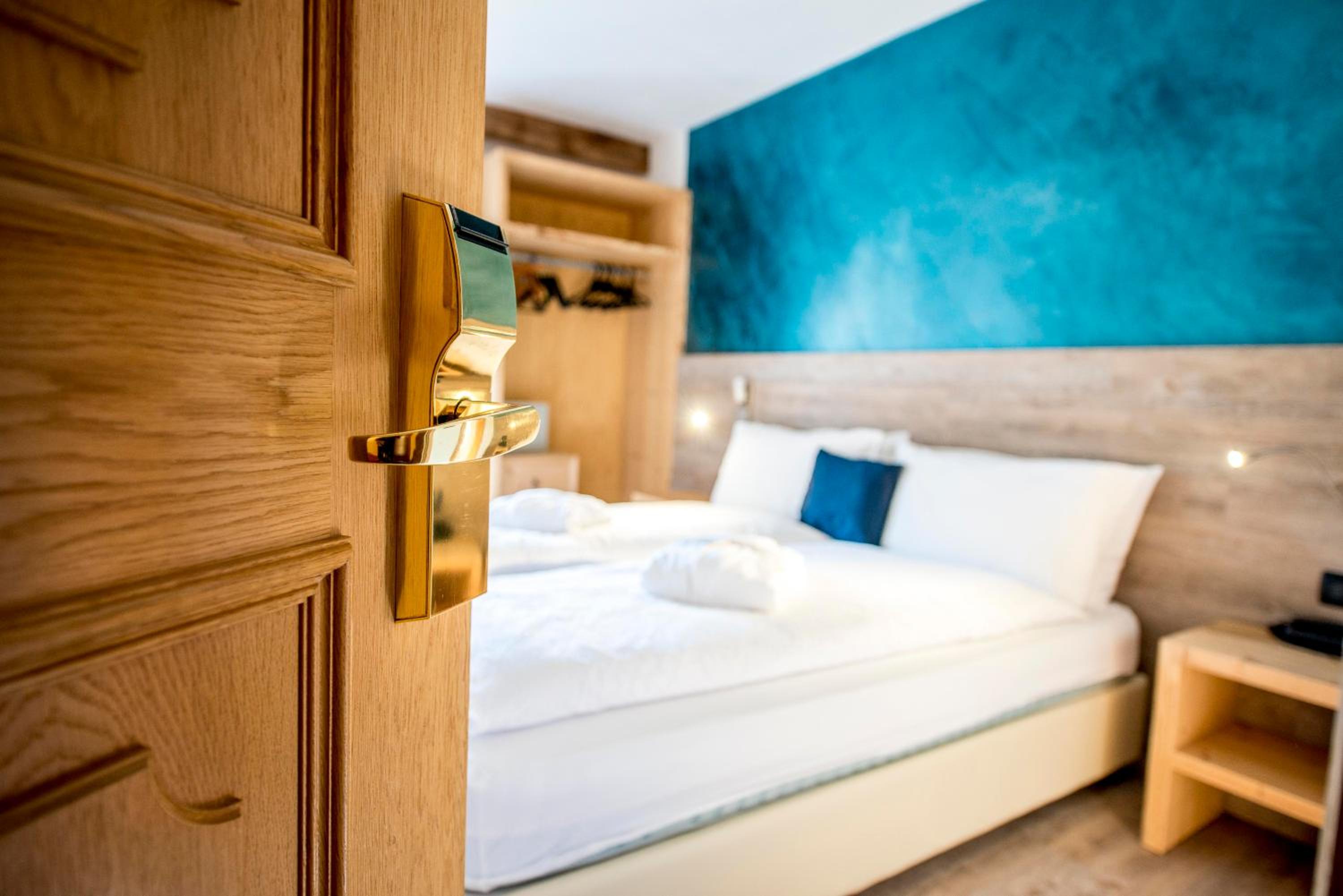 Double or Twin Room with Mountain View
