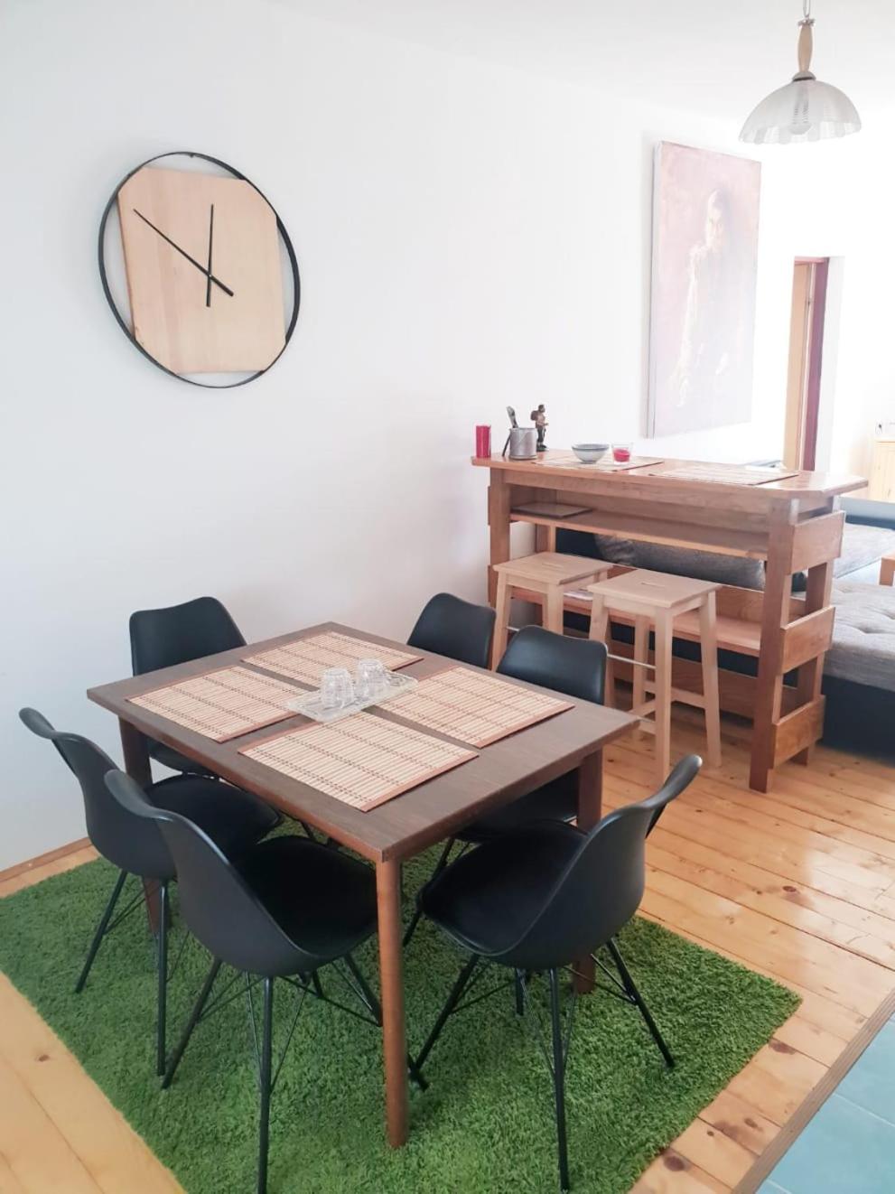 One-Bedroom Apartment - Photo 11