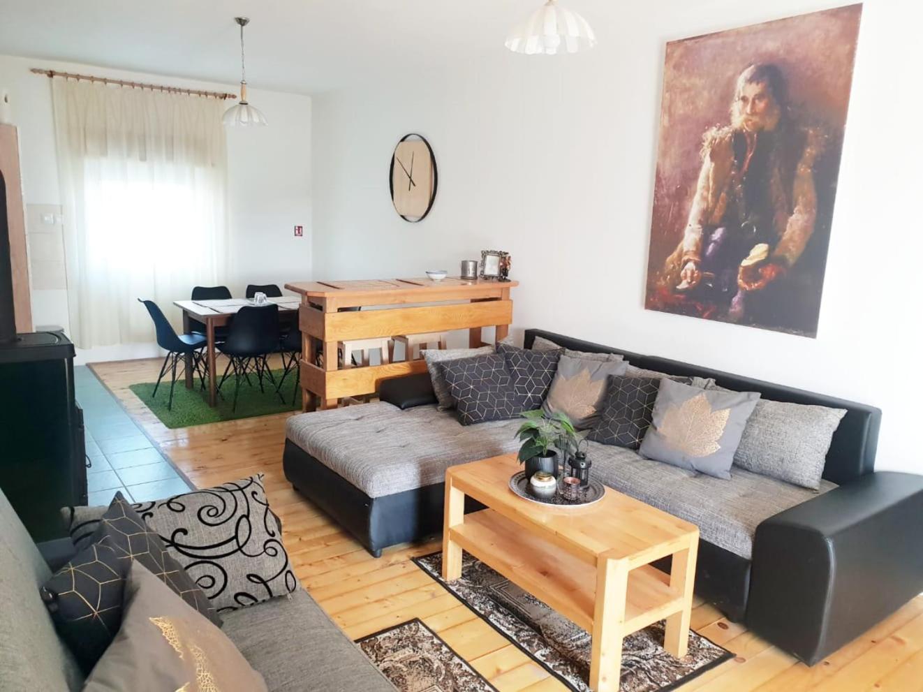 One-Bedroom Apartment - Photo 1