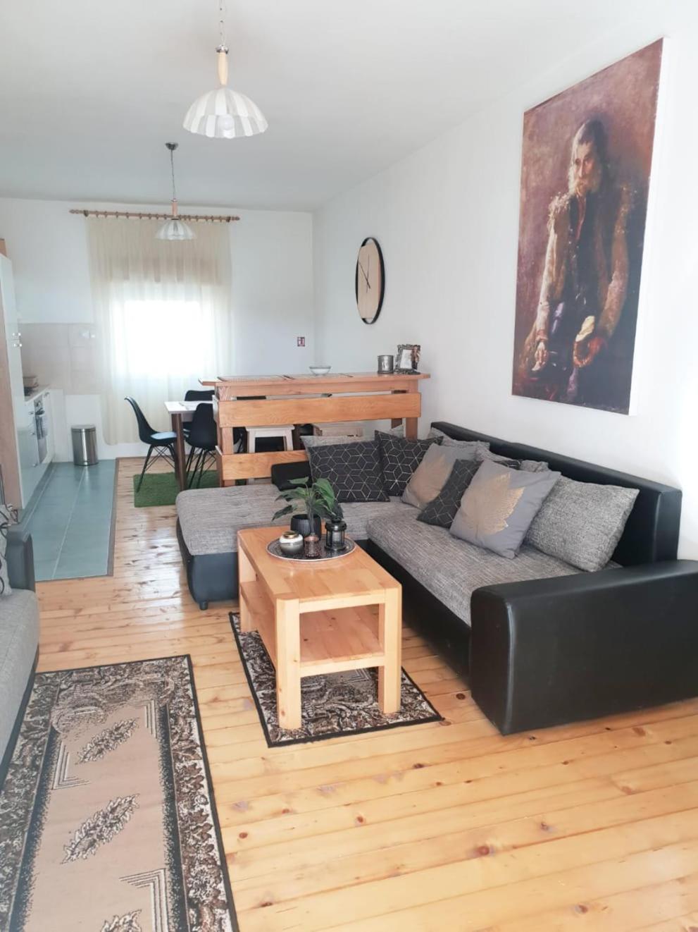 One-Bedroom Apartment - Photo 6