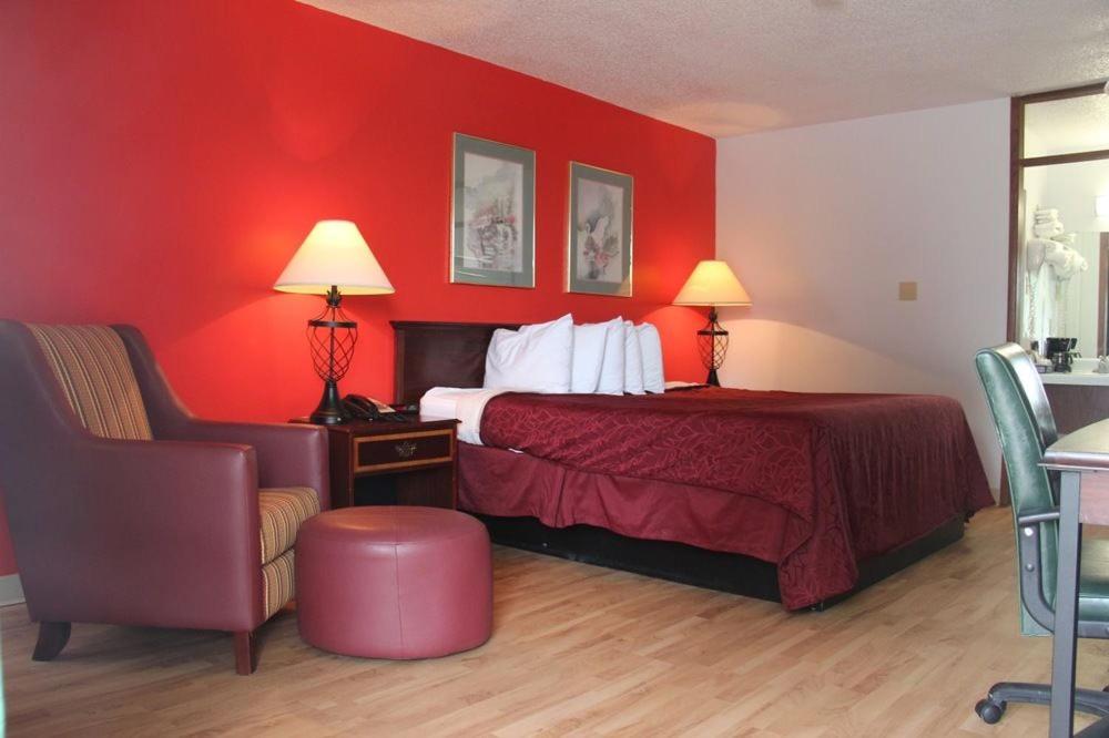 Deluxe King Room - Photo 1