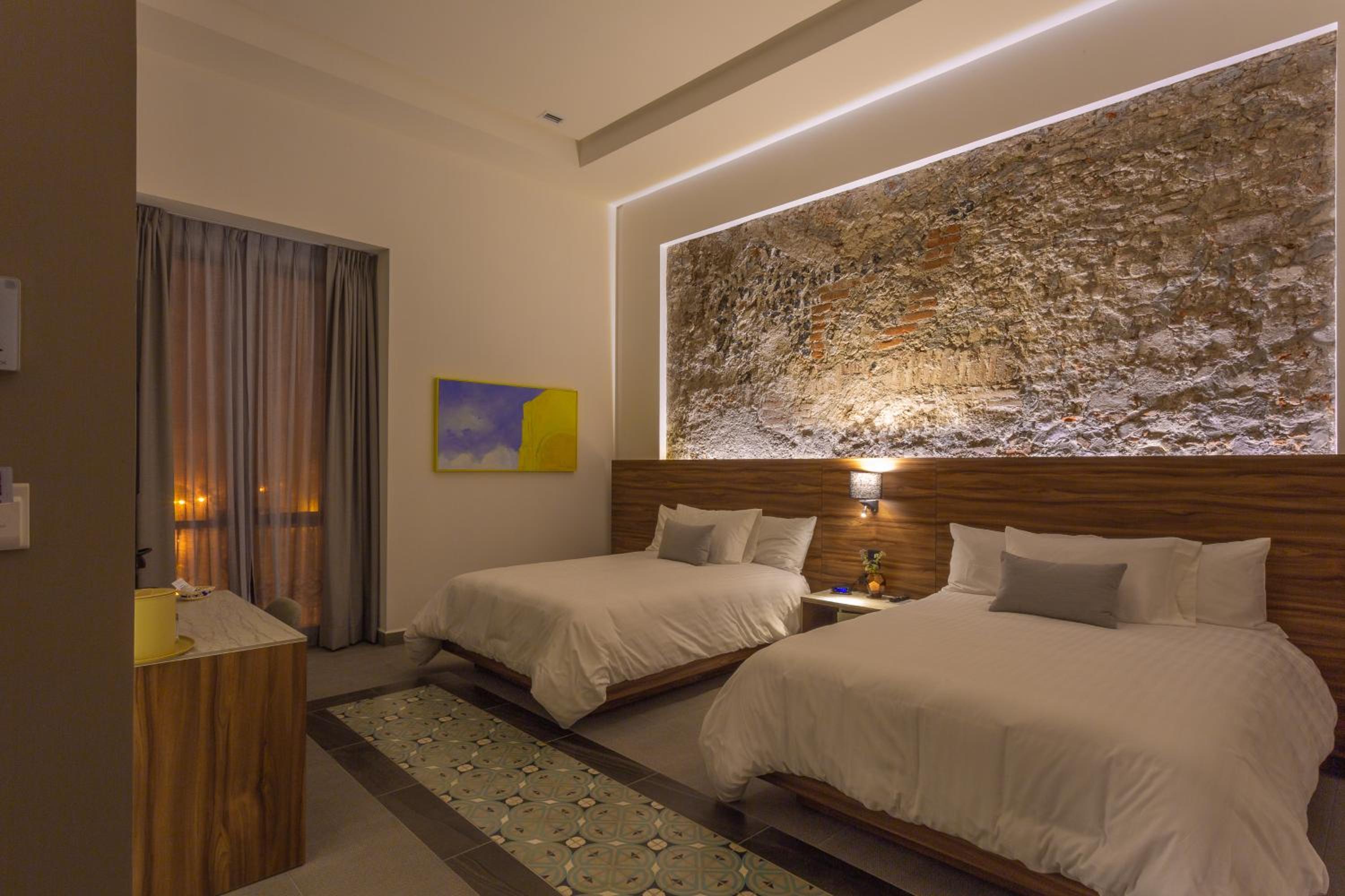 Deluxe Junior Suite - Photo 20