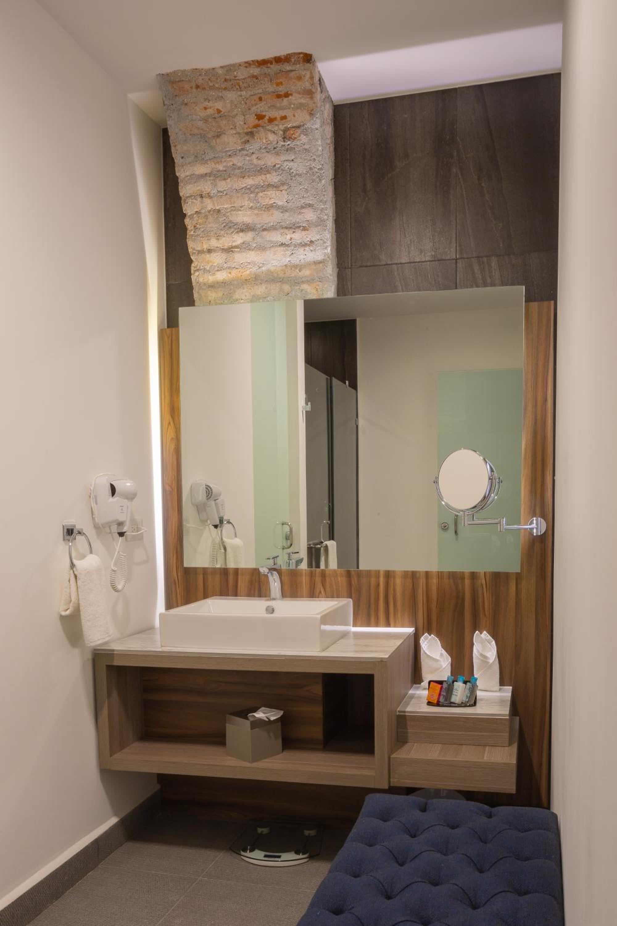 Deluxe Junior Suite - Photo 8