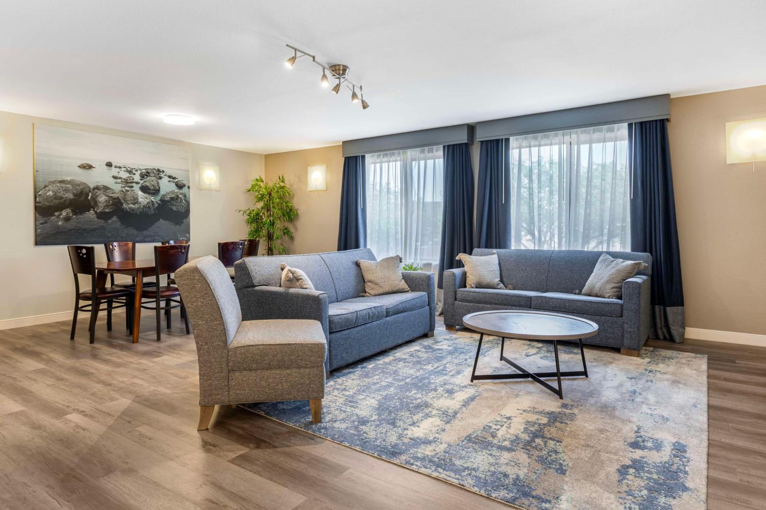 Two-Bedroom Apartment with One King Bed, Two Queen Beds and Sofa Bed - Non-Smoking
