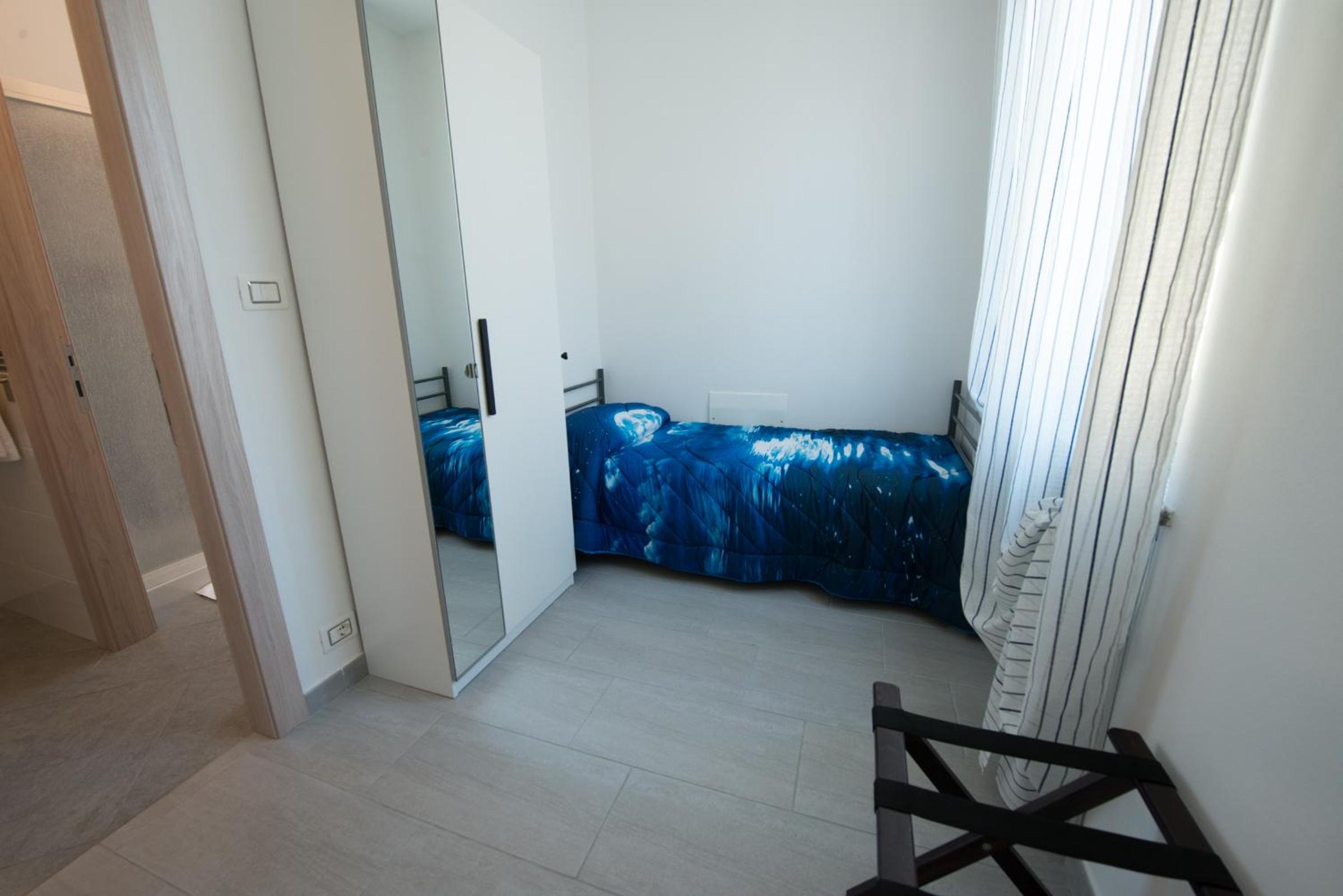 Deluxe Double or Twin Room - Photo 5
