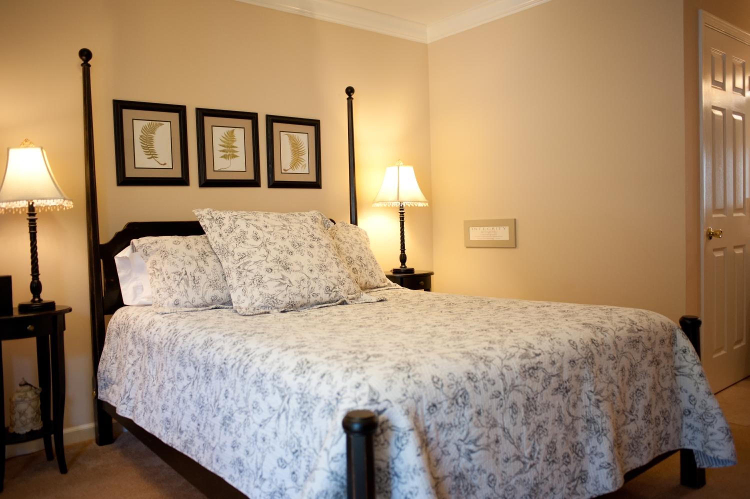 Queen Room with Balcony photo 3