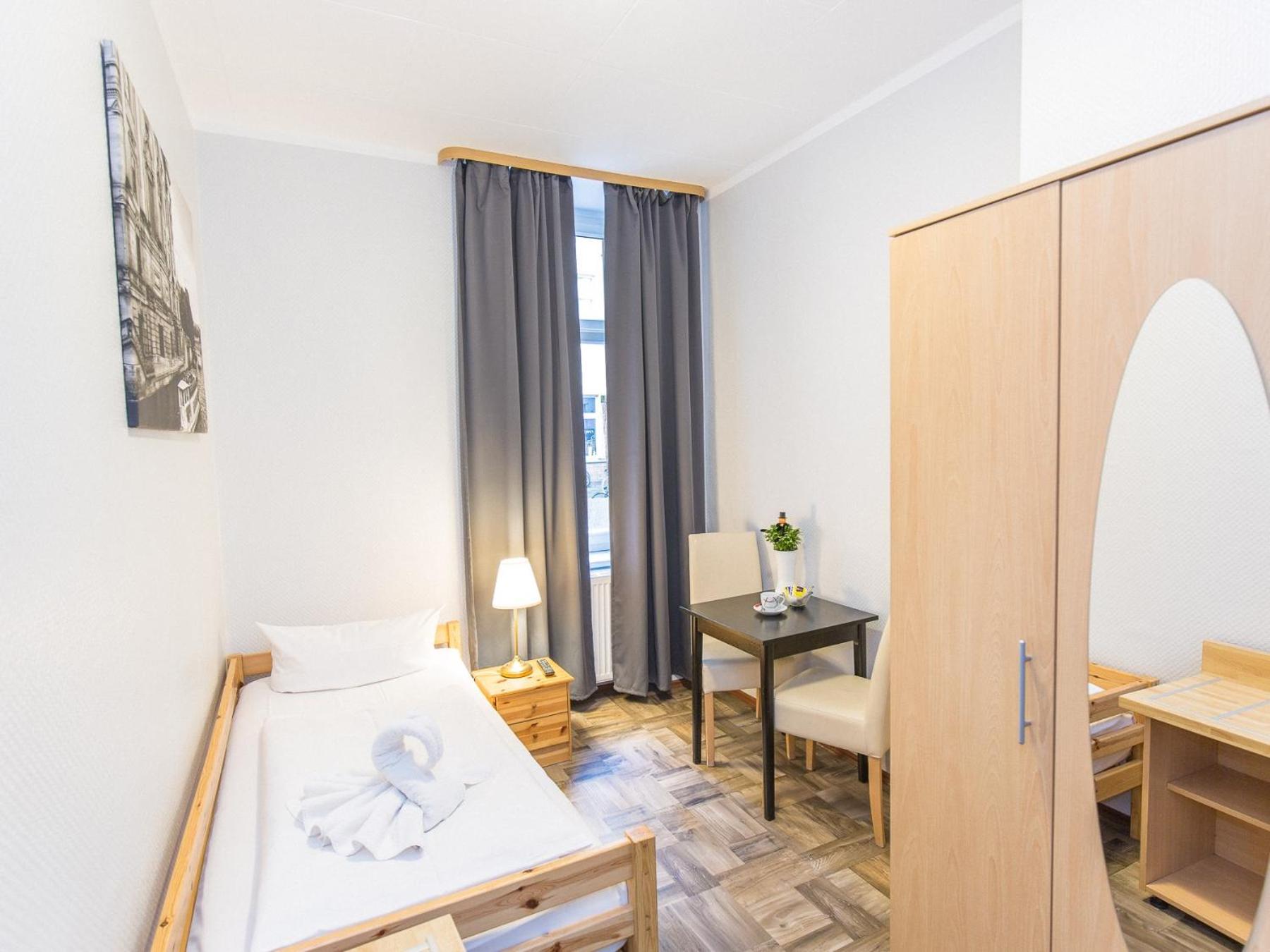 Single Room with Private External Bathroom photo 1
