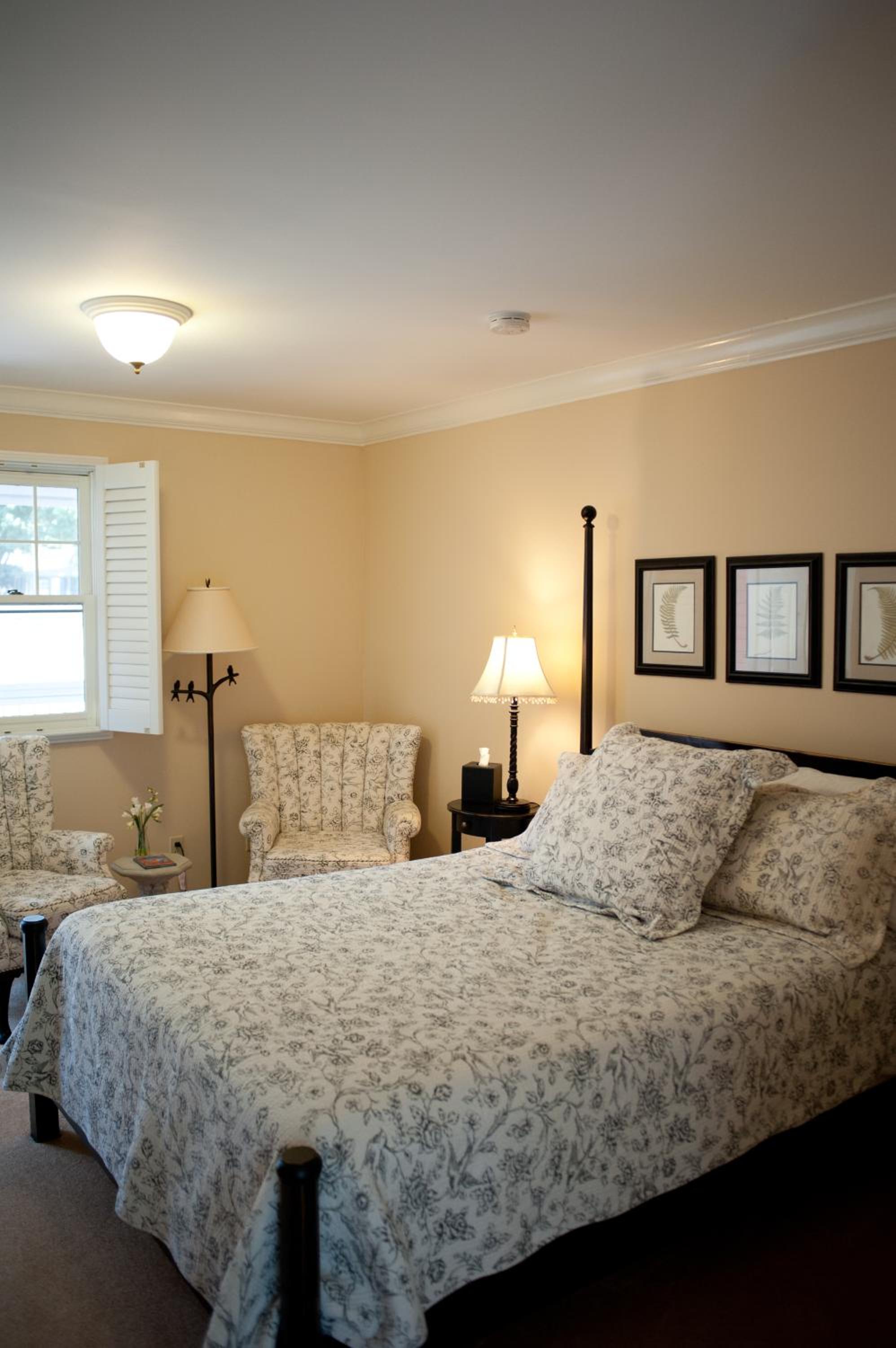 Queen Room with Balcony photo 2