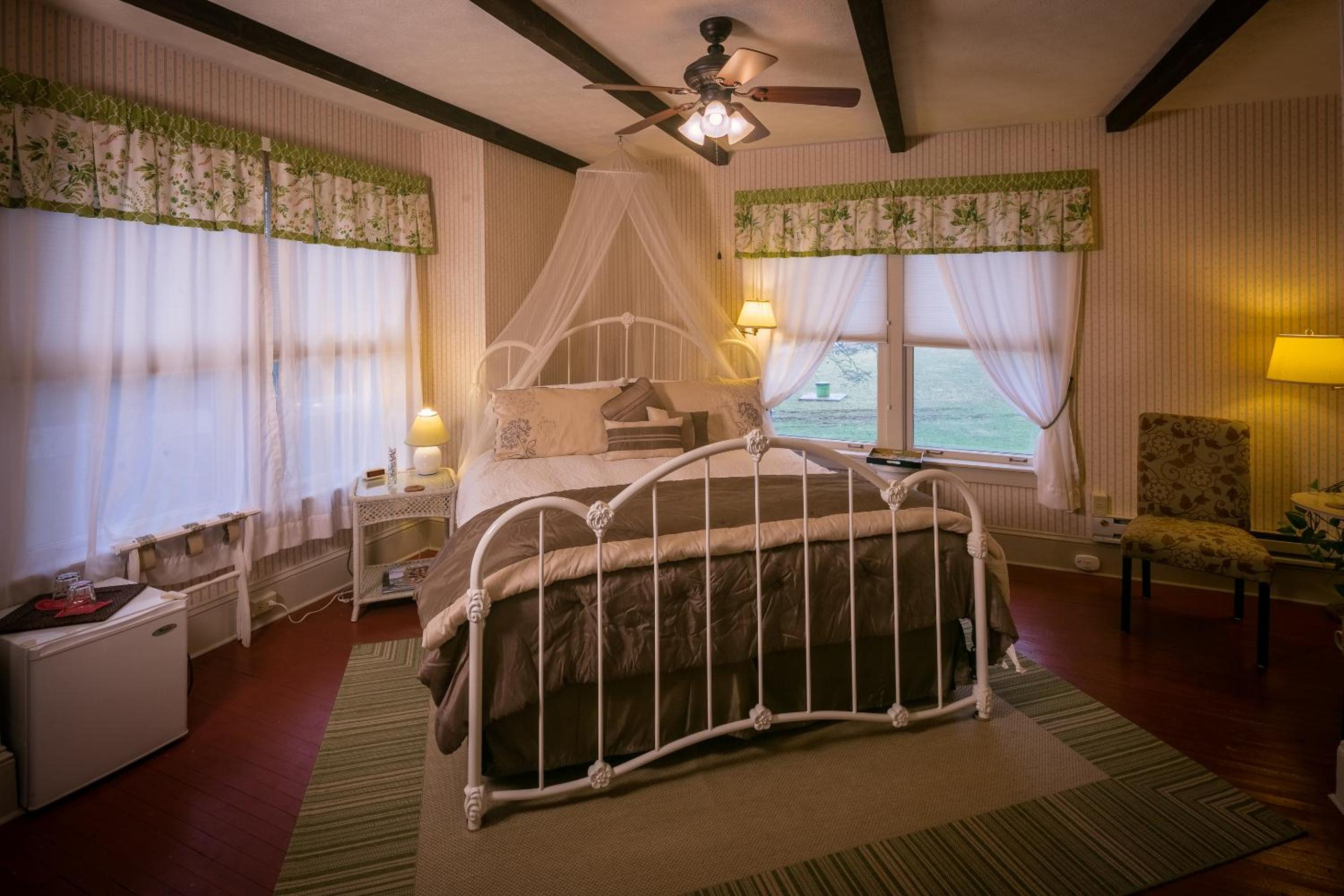 Aunt Sue Room 1 photo 1