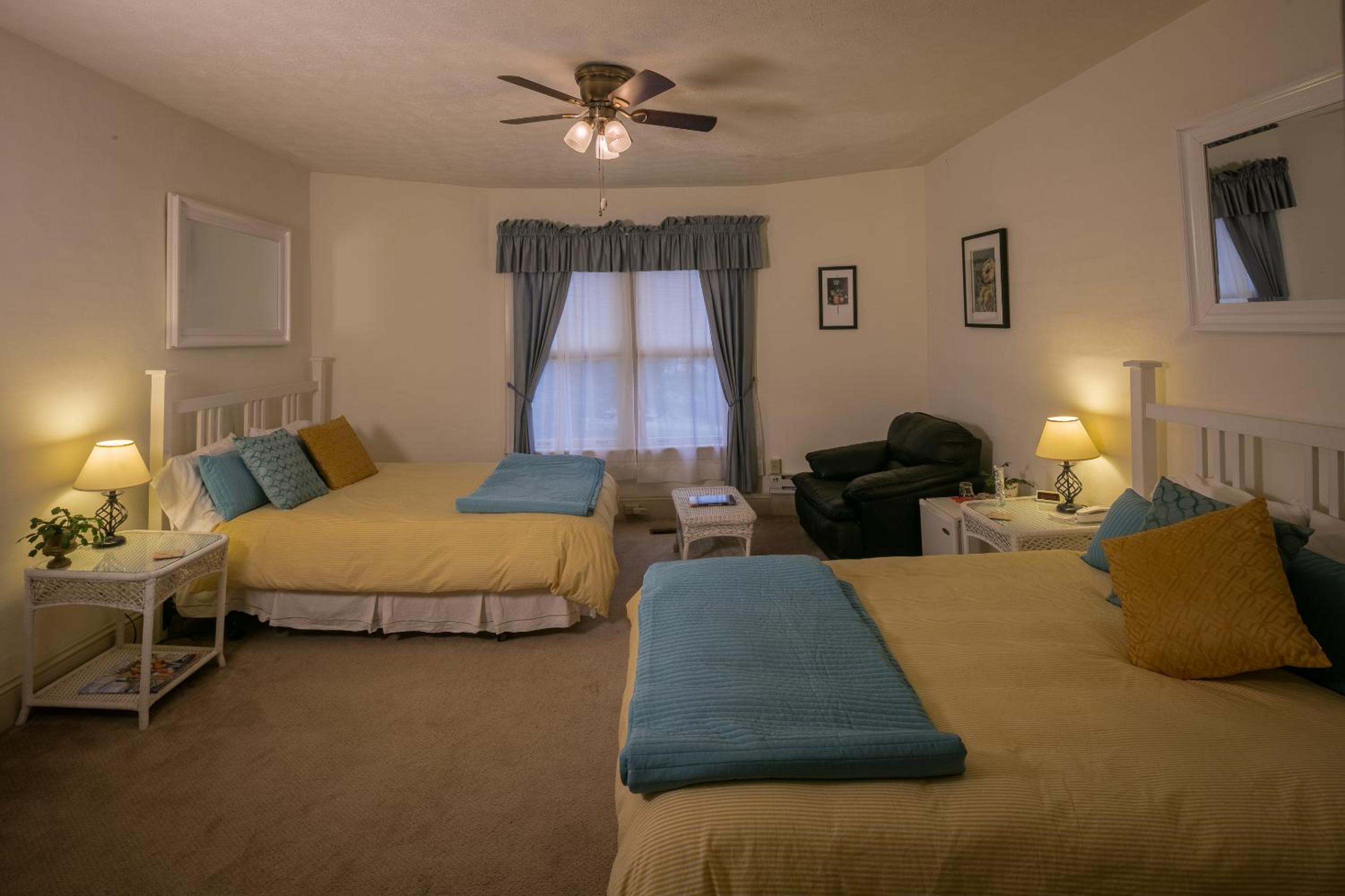 Gordon & Henry Room 4 photo 1
