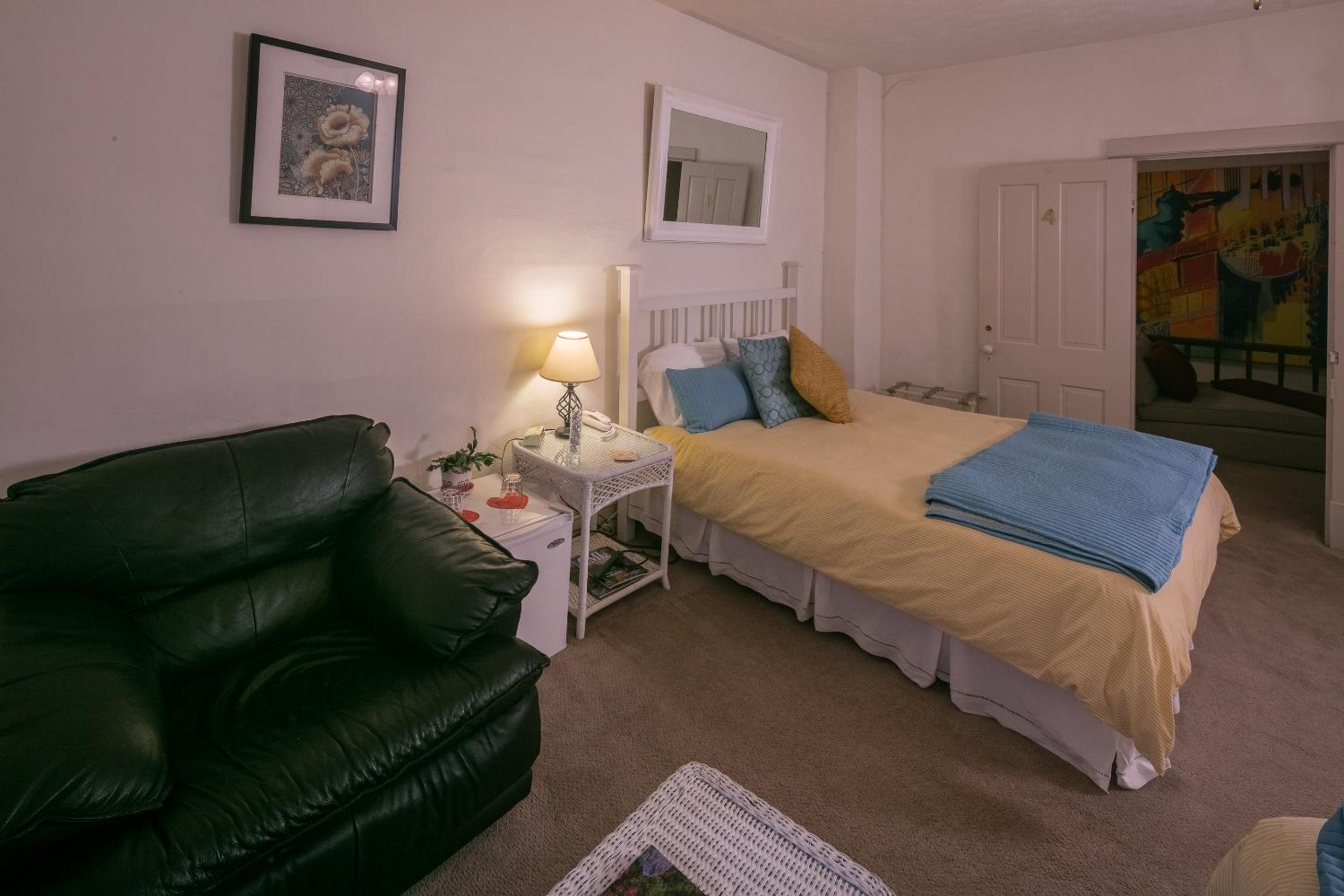 Gordon & Henry Room 4 photo 3