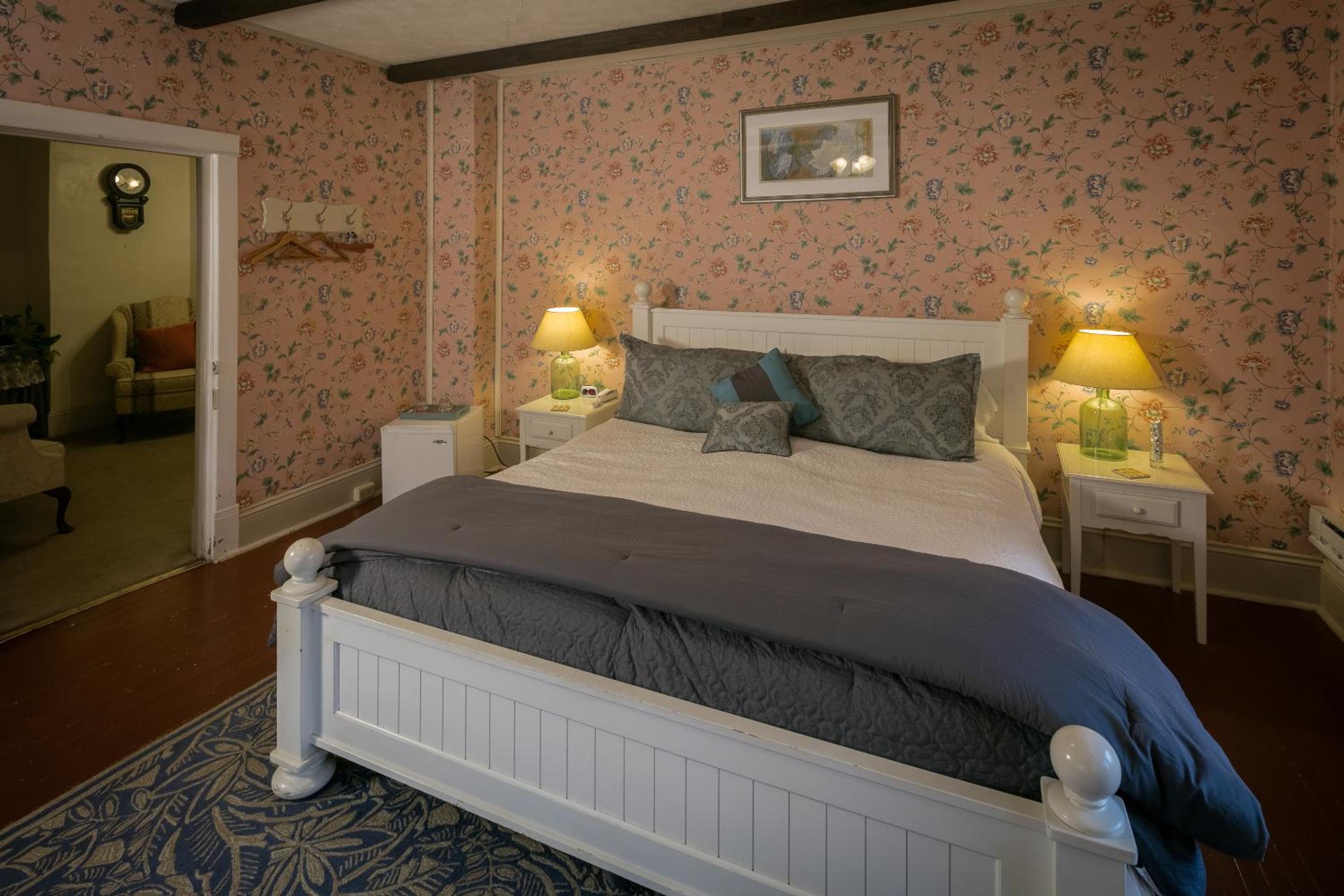 Aunt Nancy Room 5 photo 1