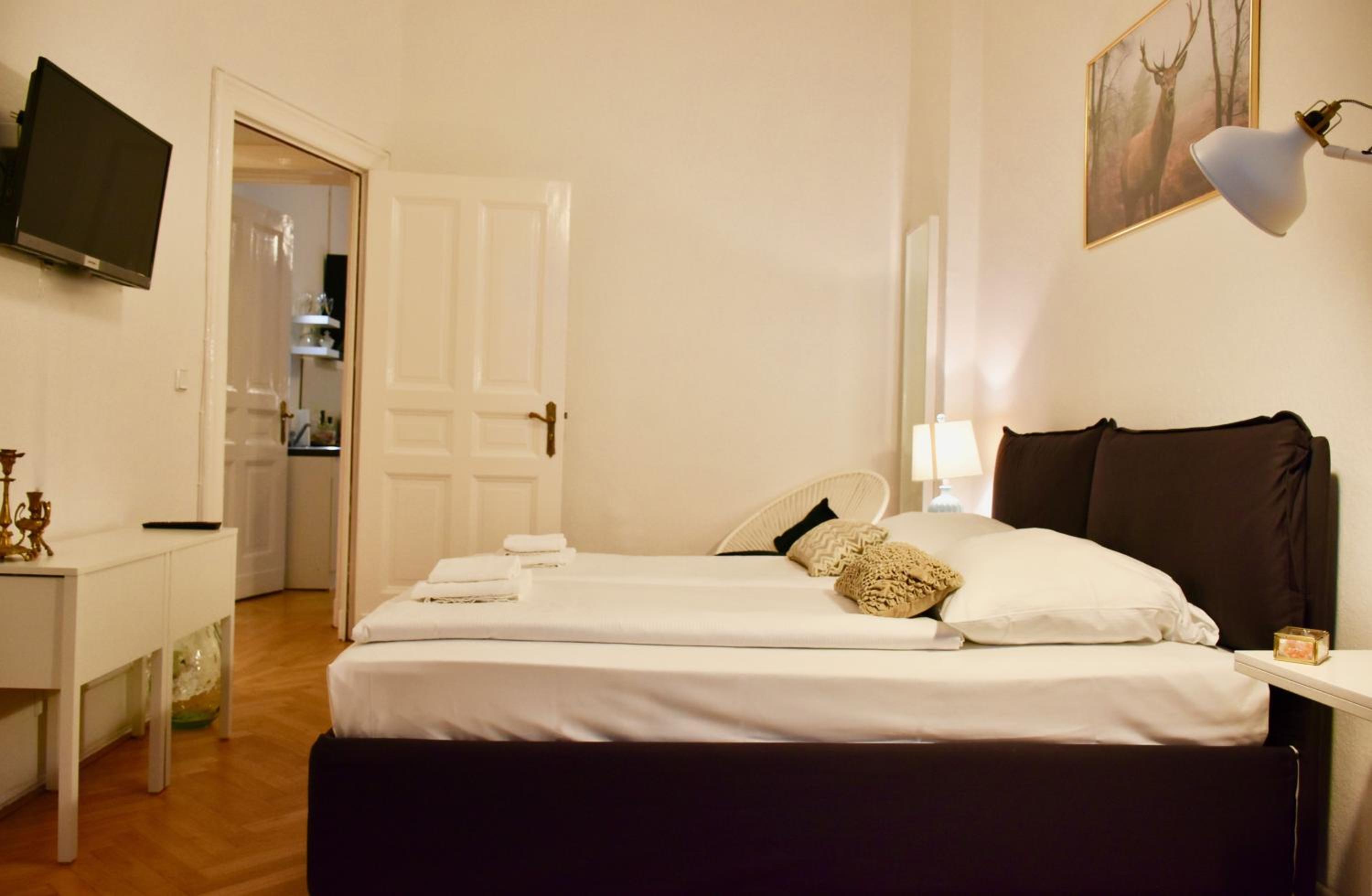 Two-Bedroom Deluxe Apartment photo 2