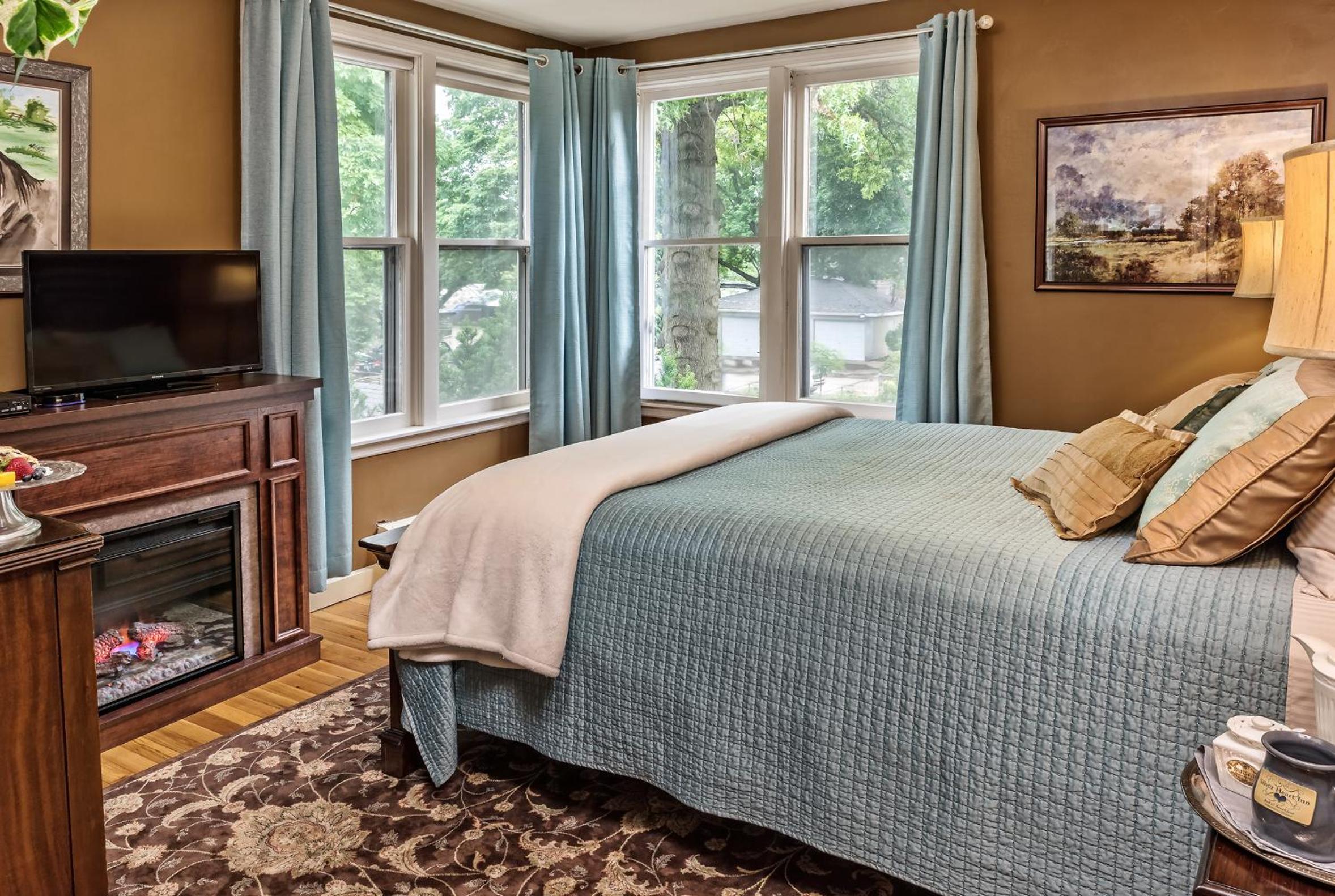 Comfort Queen Room photo 1