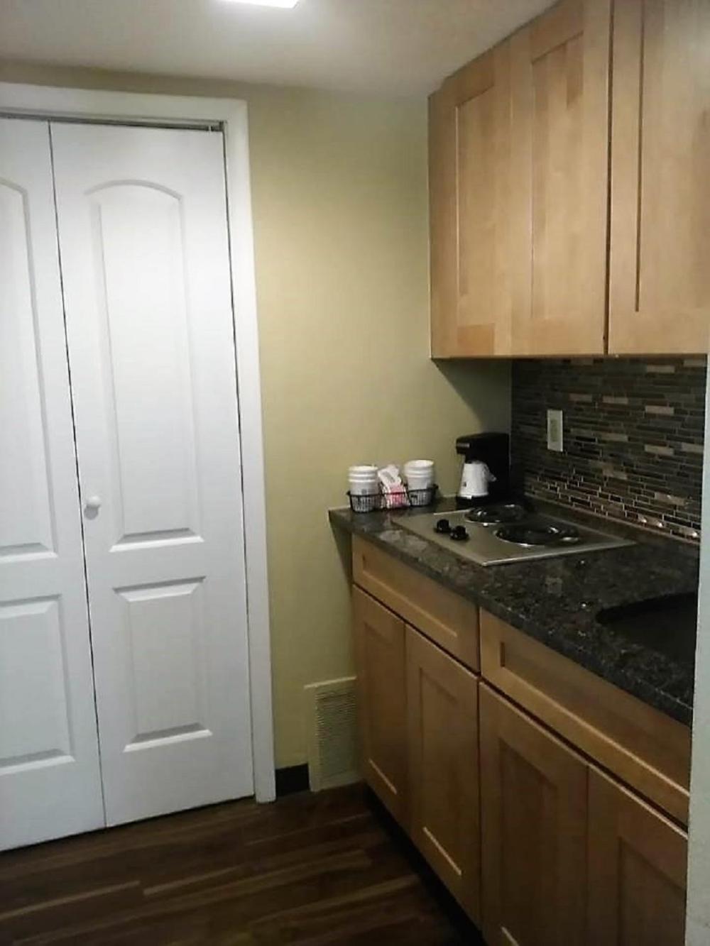 Double Room with Two Double Beds and Kitchenette - Photo 3
