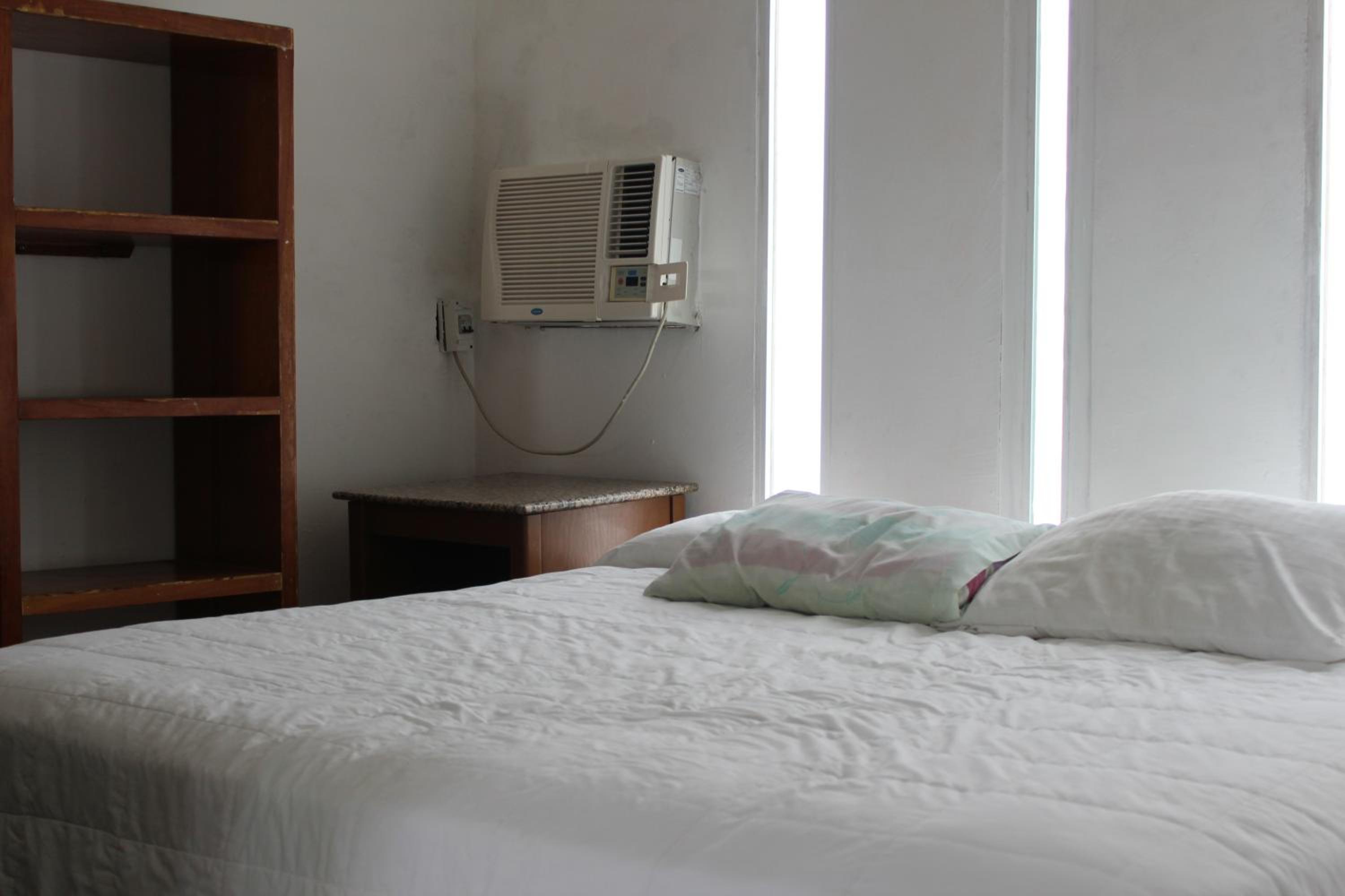 Deluxe Double Room with Bath - Photo 6