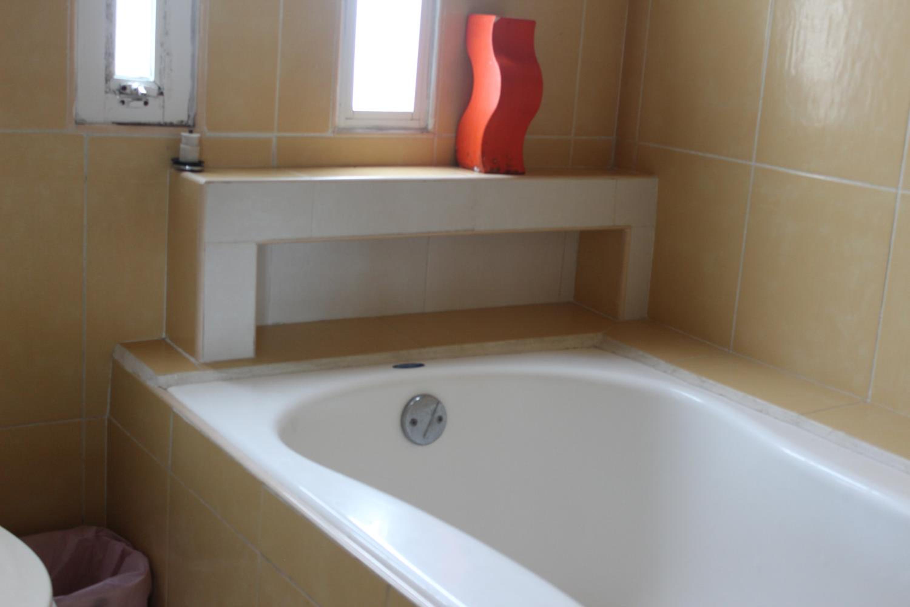 Deluxe Double Room with Bath - Photo 7