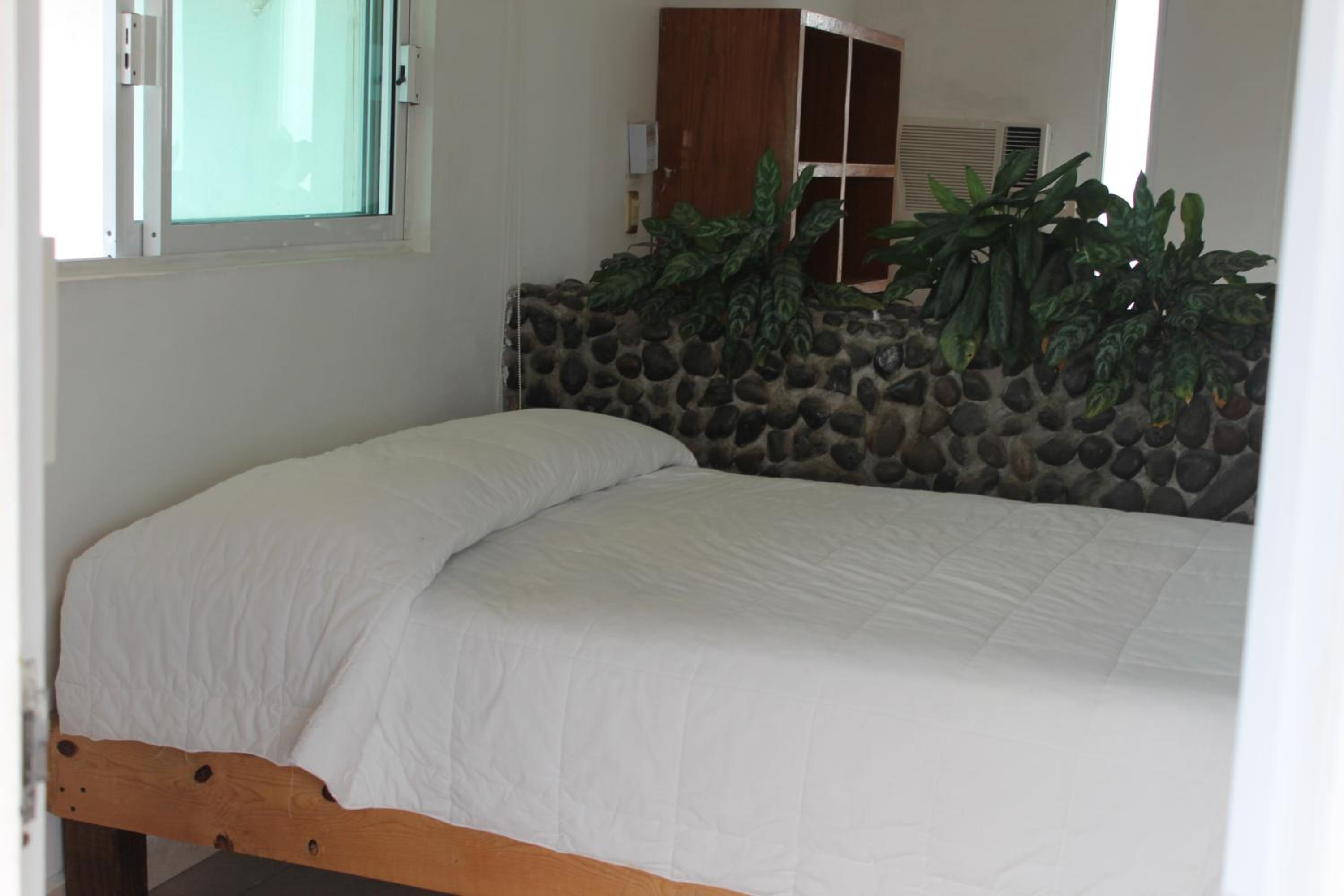 Deluxe Double Room with Bath - Photo 10