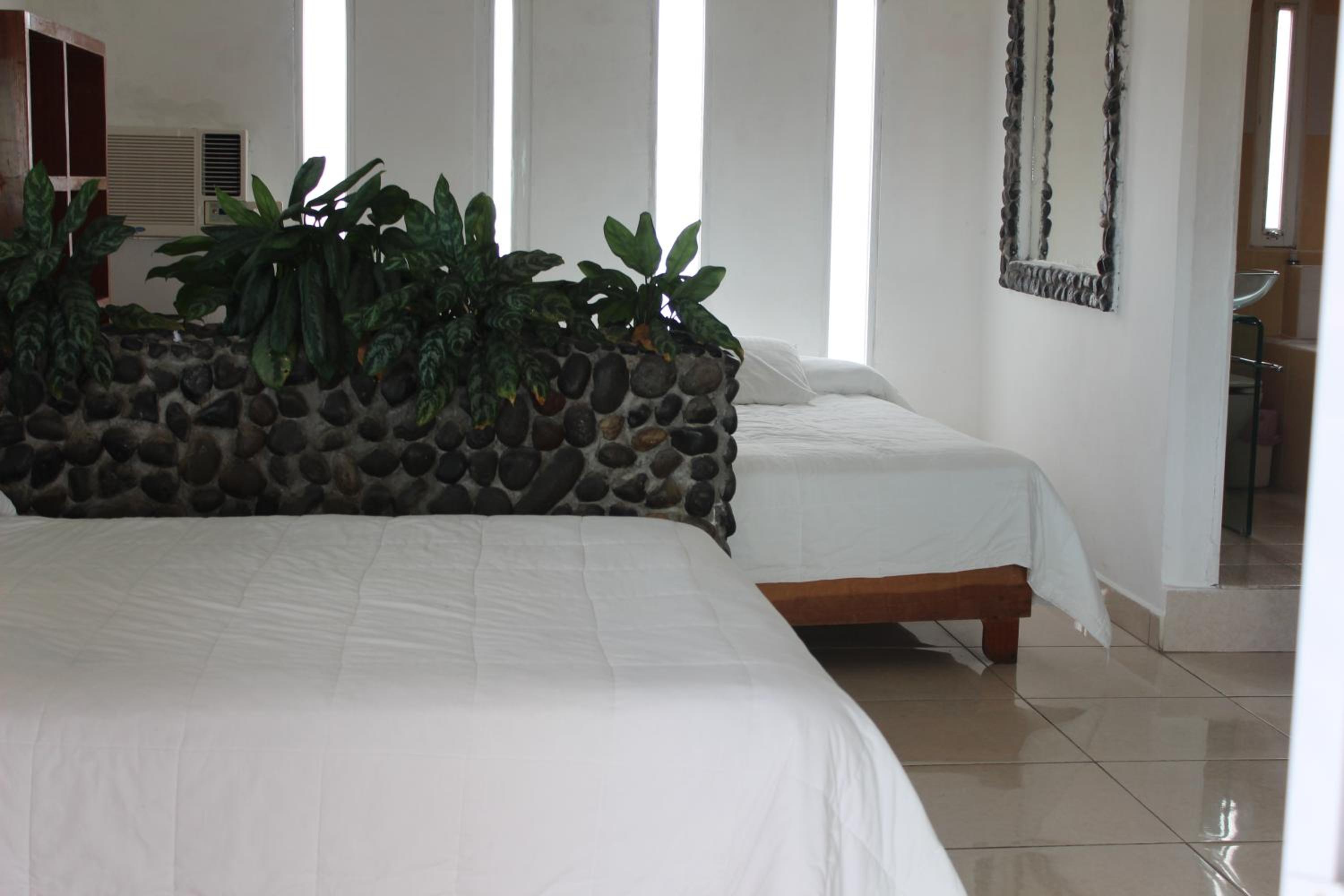 Deluxe Double Room with Bath - Photo 1