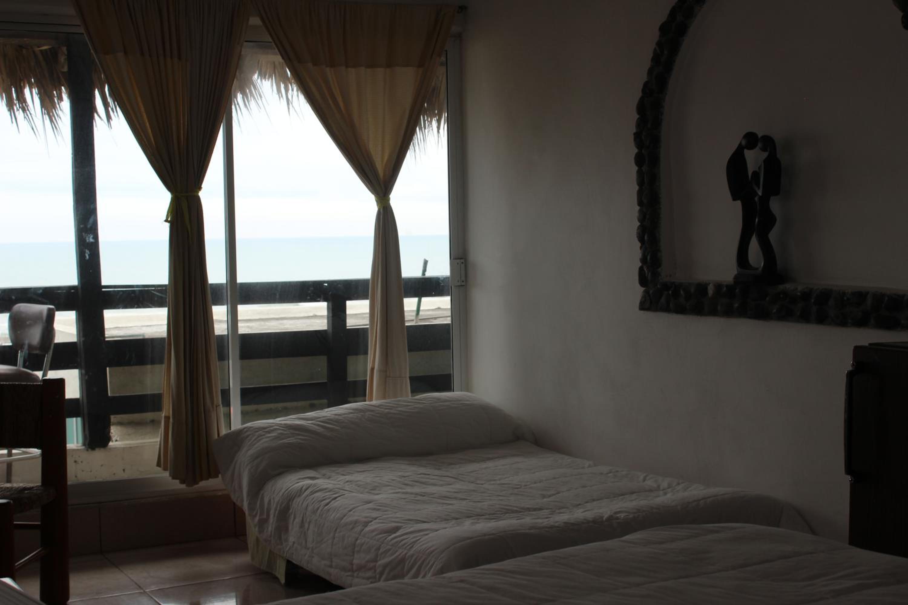 Deluxe Family Room - Photo 11