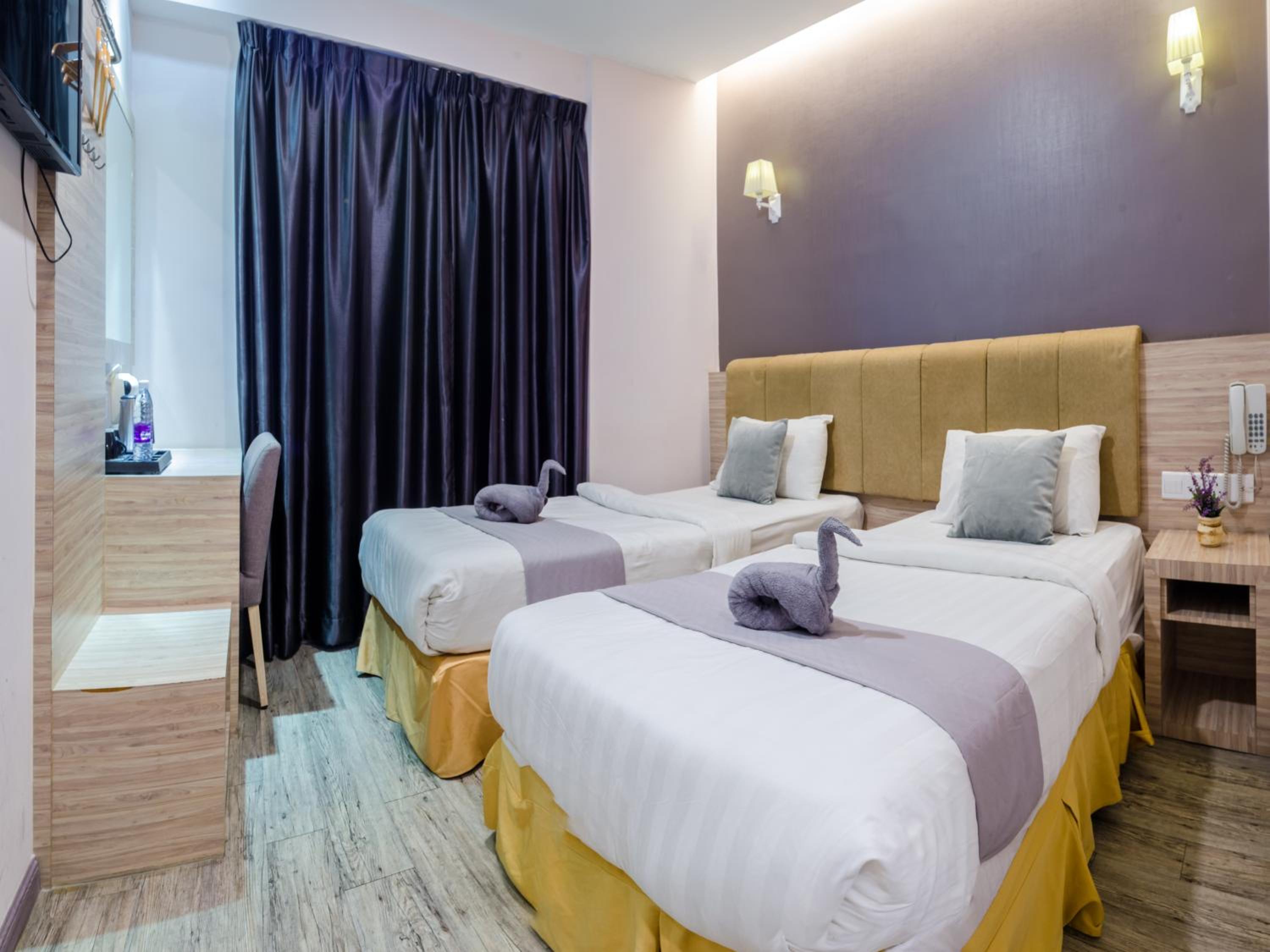 Twin Room with City View photo 2