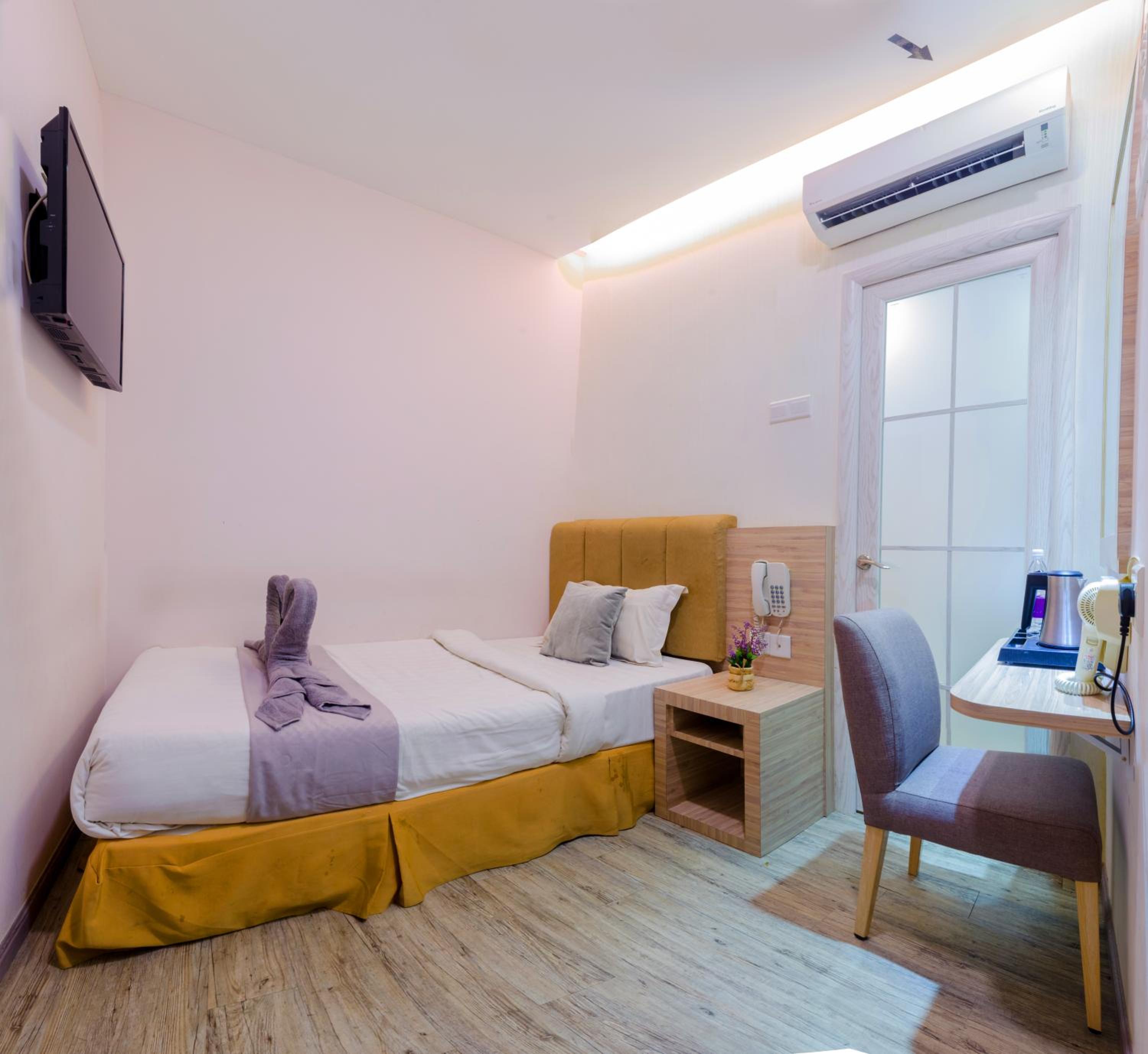 Single Room - Photo 2
