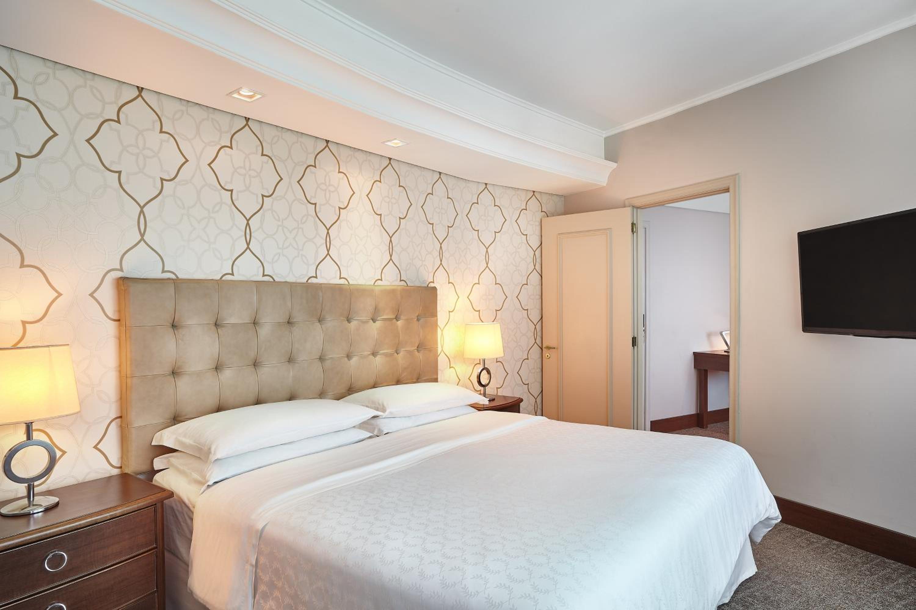 One-Bedroom King Suite - Photo 14