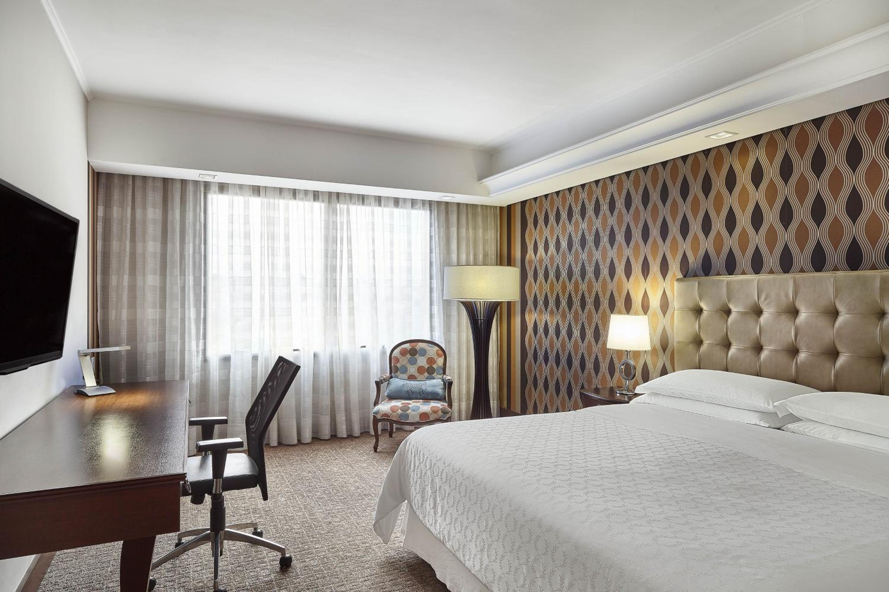Superior King Room - Photo 20