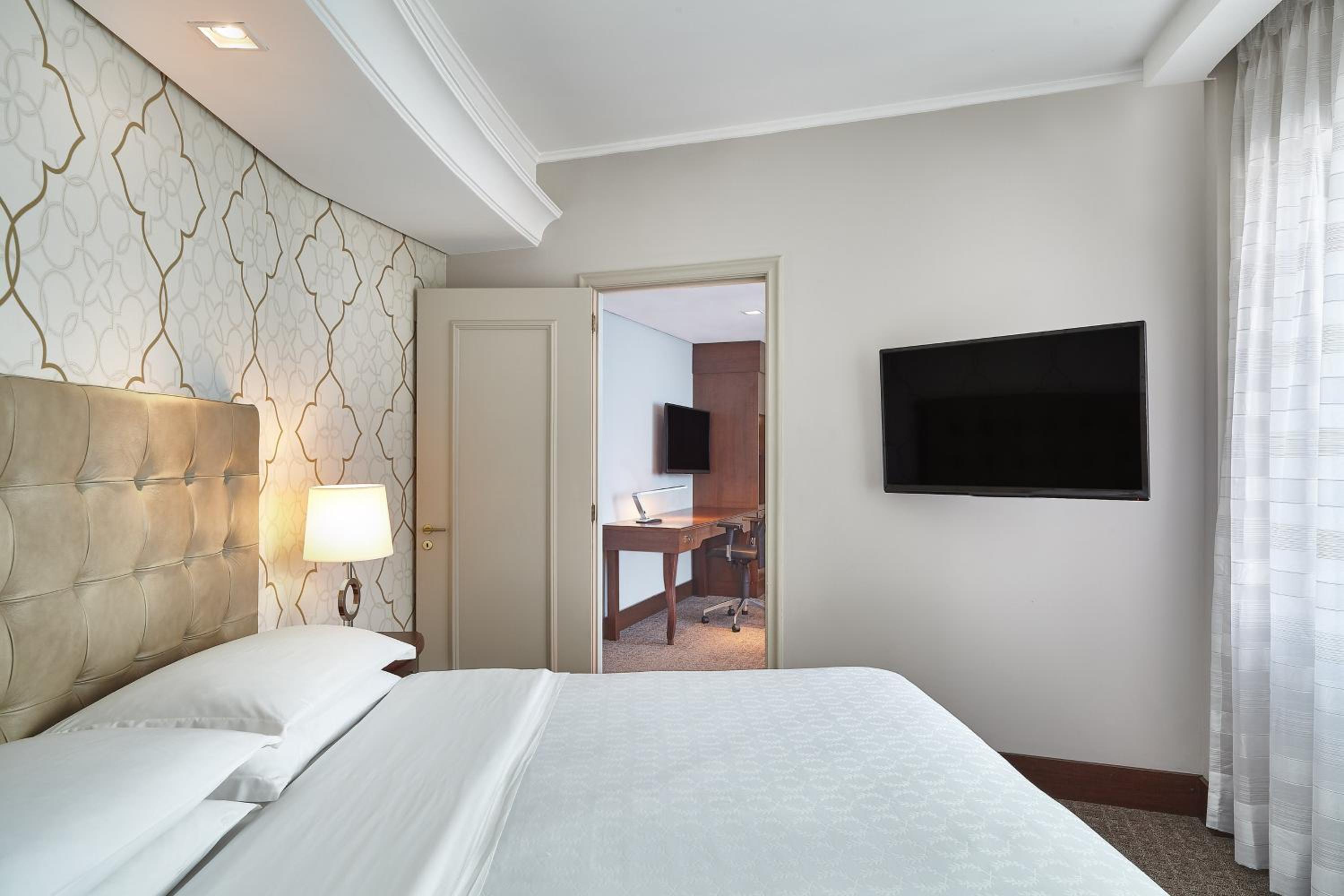 One-Bedroom King Suite - Photo 15