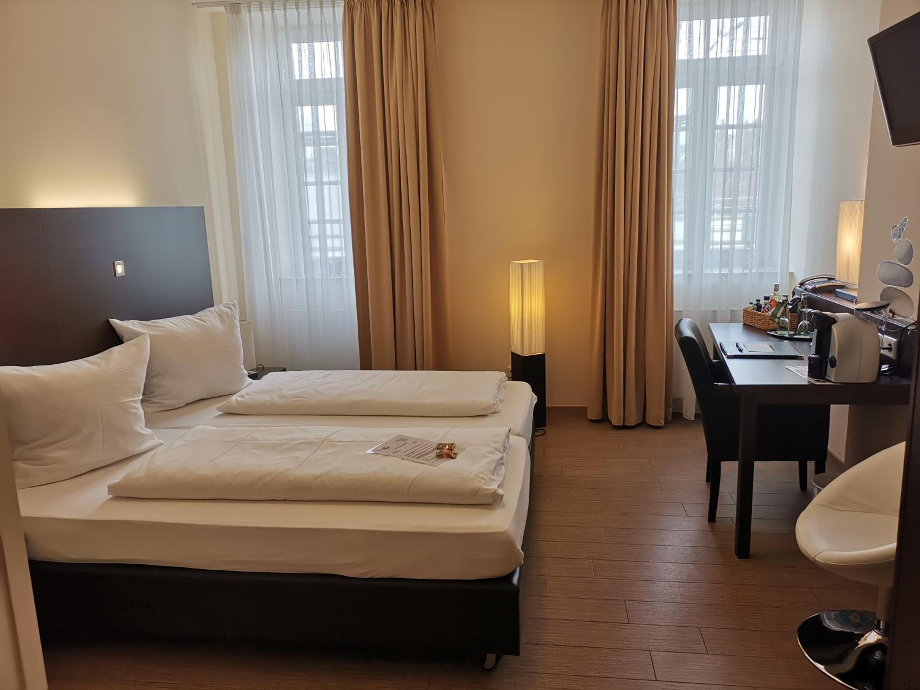 Business Double Room - Photo 7
